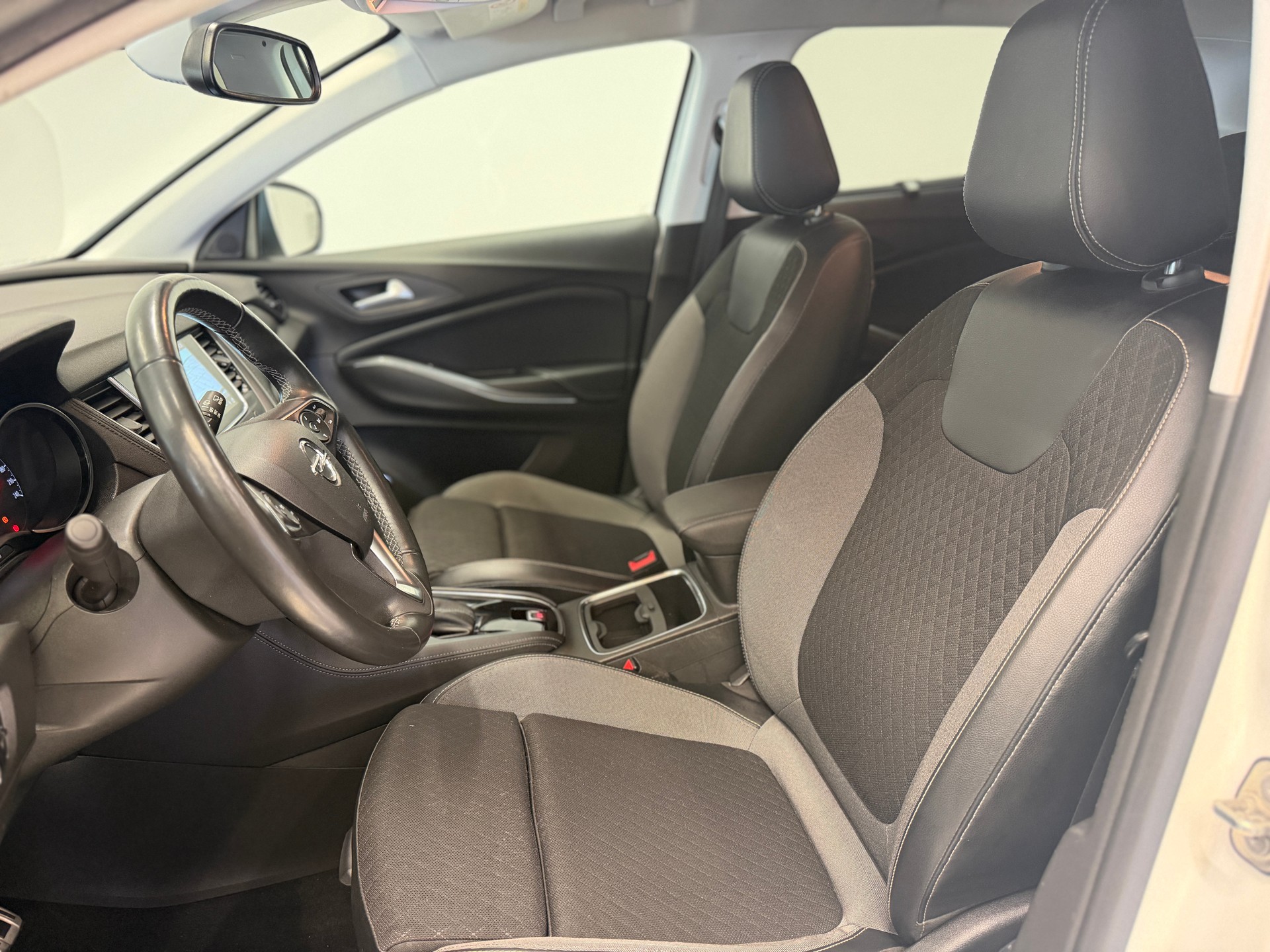 OPEL Grandland X 1.2i TP Ultimate-image-9