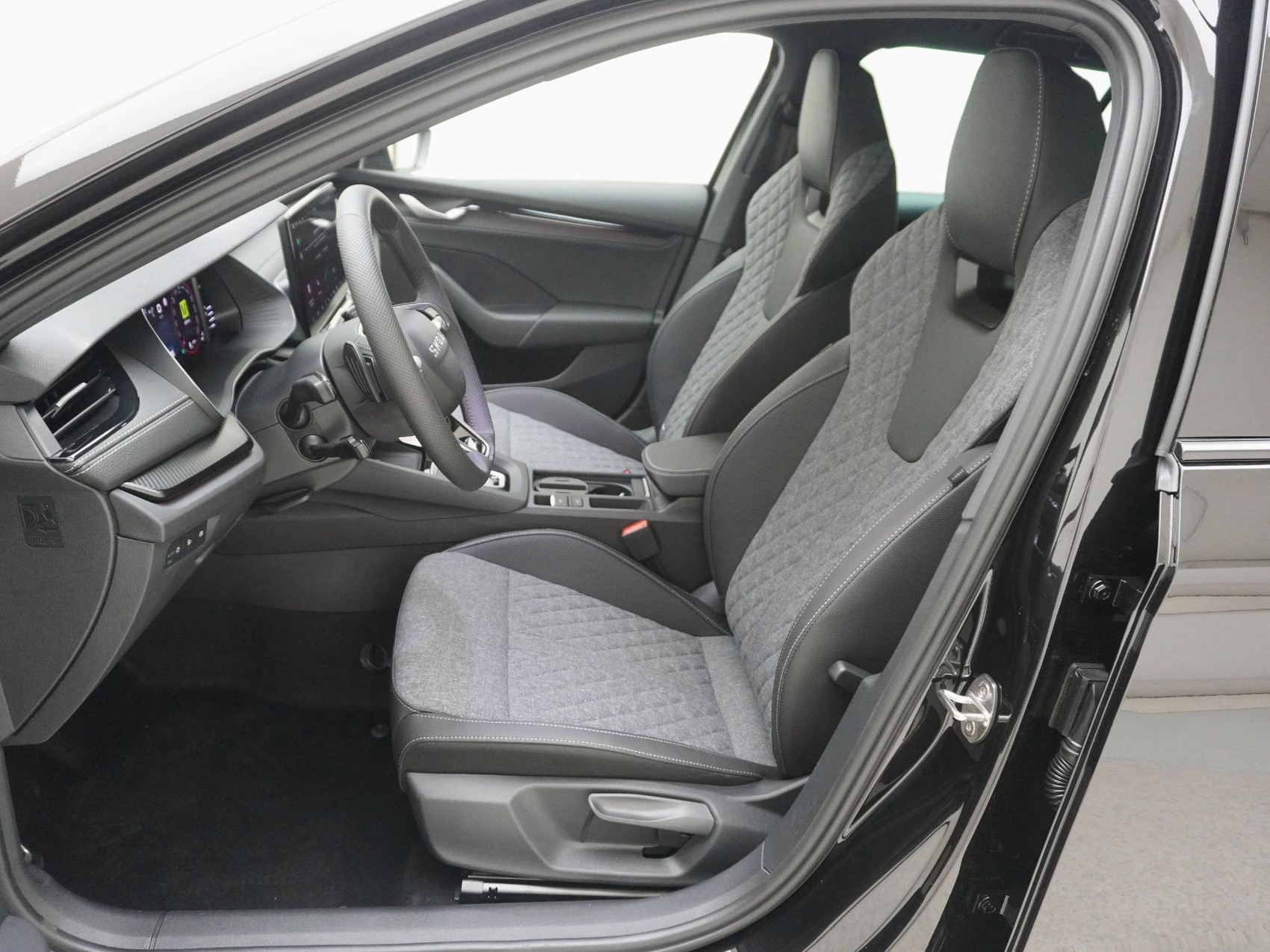 SKODA Octavia 2.0 TSI SportLine 4x4 DSG-image-12