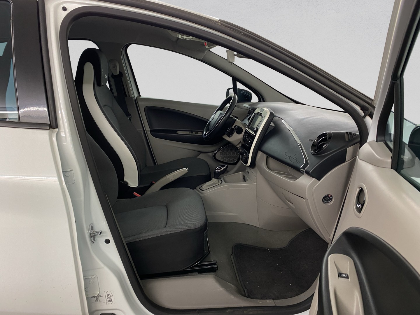 RENAULT Zoe Intens R240 (Batterie Miete)-image-19