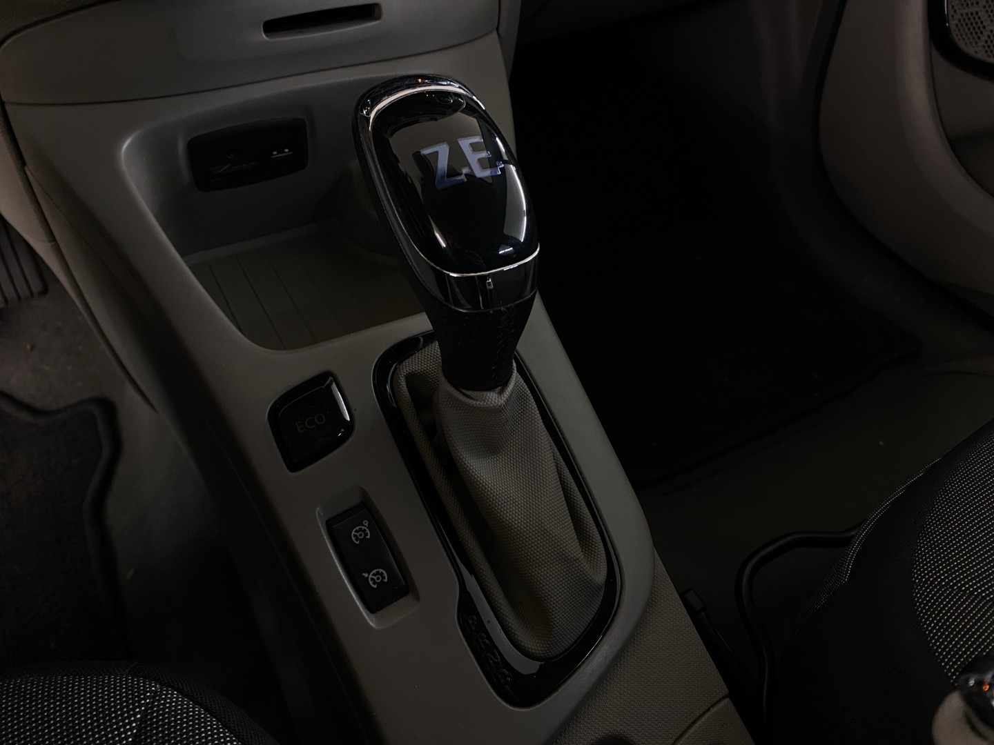 RENAULT Zoe Intens R240 (Batterie Miete)-image-15