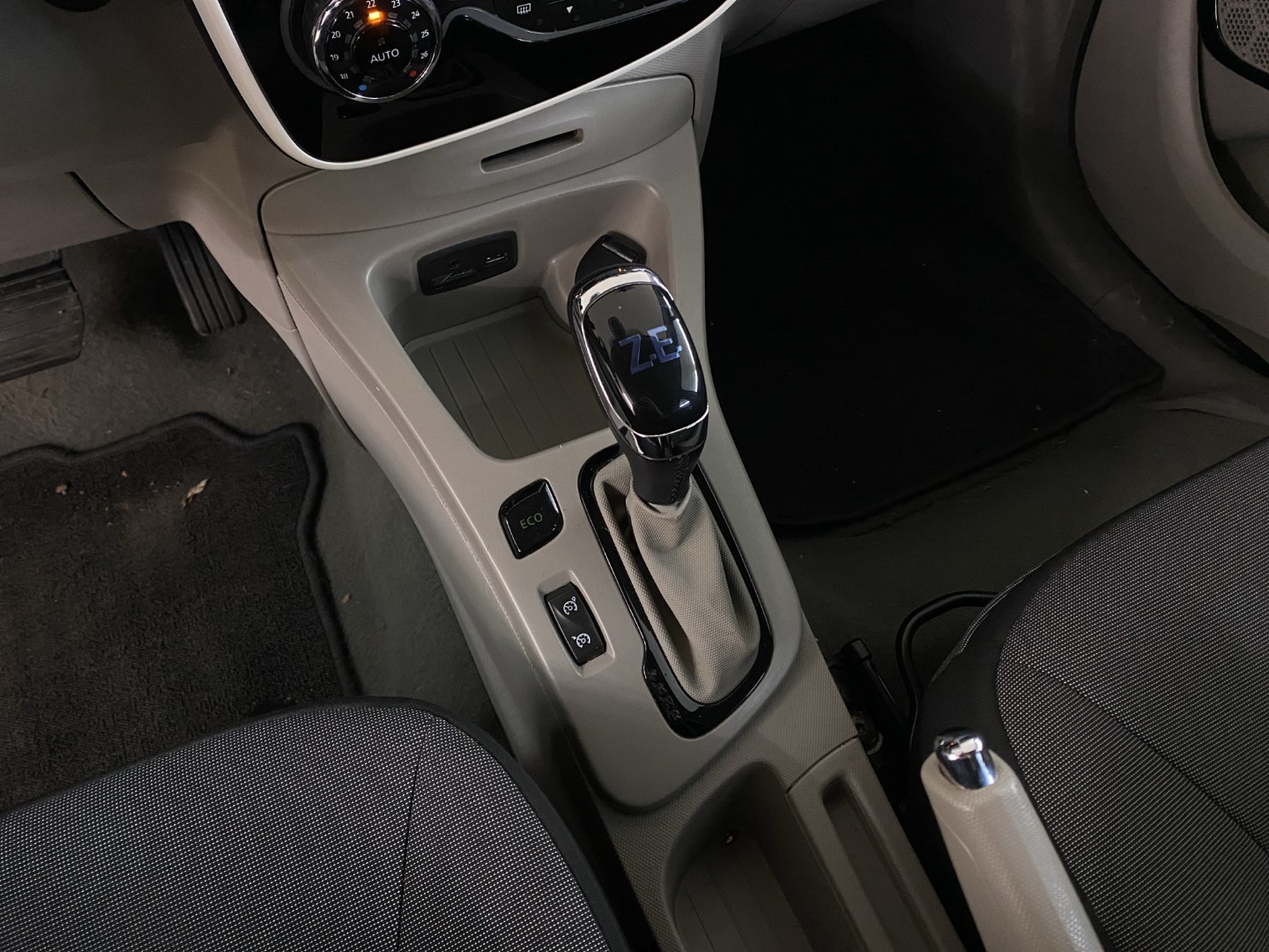 RENAULT Zoe Intens R240 (Batterie Miete)-image-14