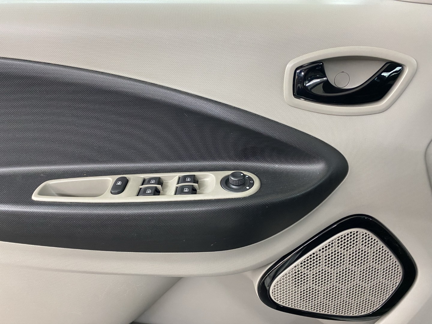 RENAULT Zoe Intens R240 (Batterie Miete)-image-17