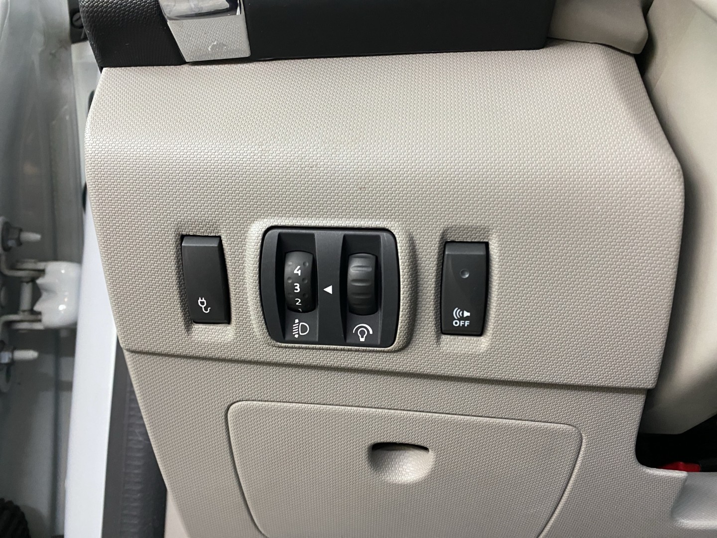RENAULT Zoe Intens R240 (Batterie Miete)-image-16