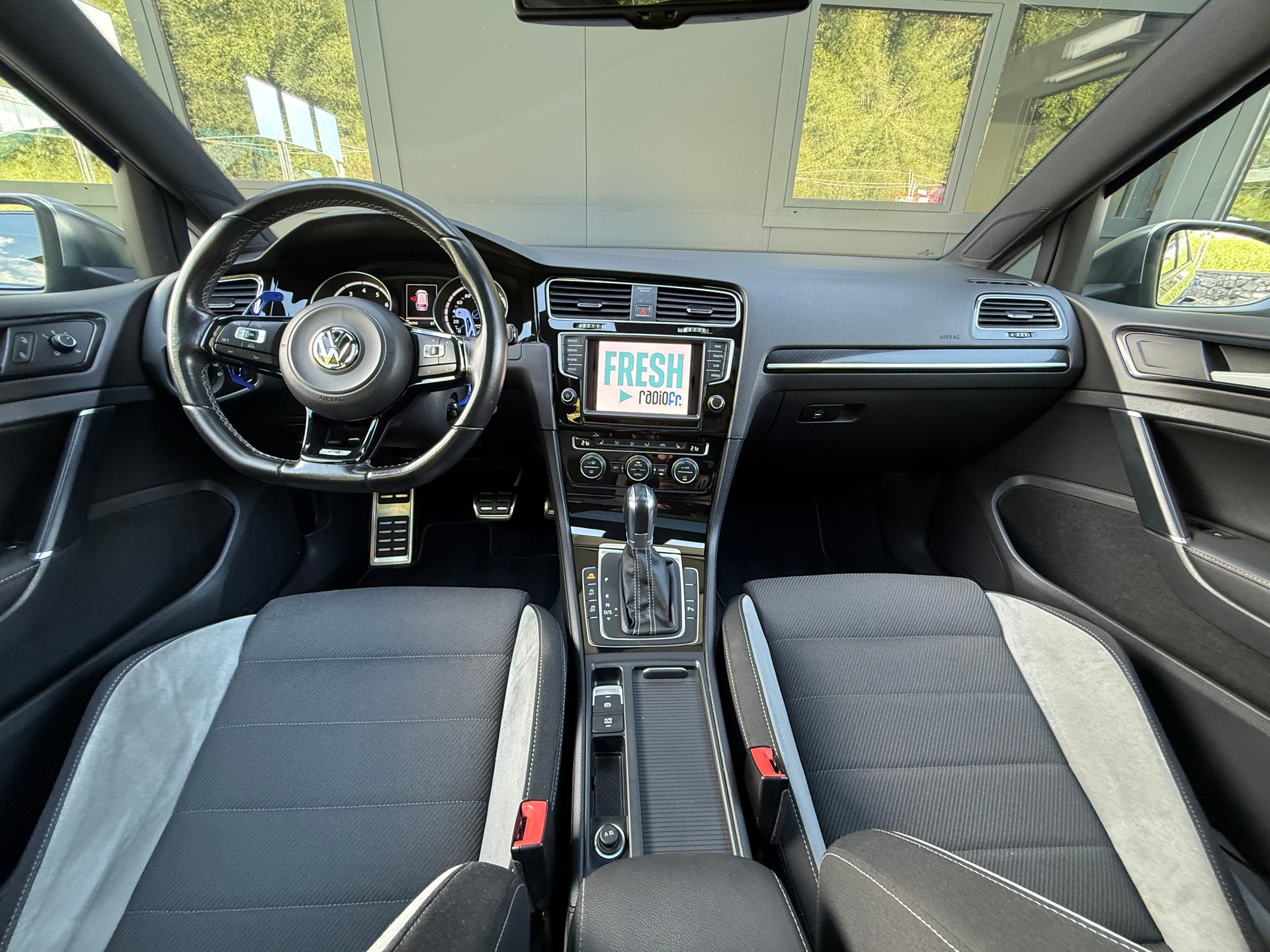 VW Golf Variant 2.0 TSI R 4 Motion DSG-image-14