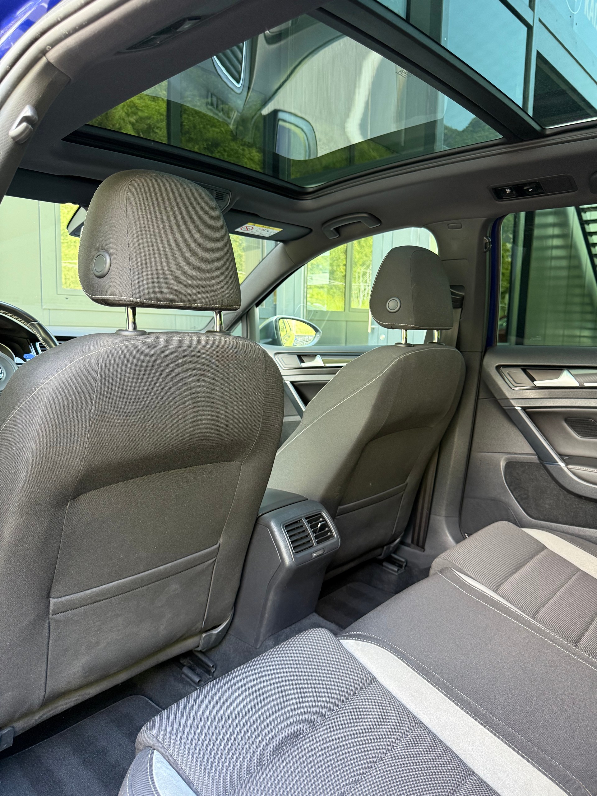 VW Golf Variant 2.0 TSI R 4 Motion DSG-image-12