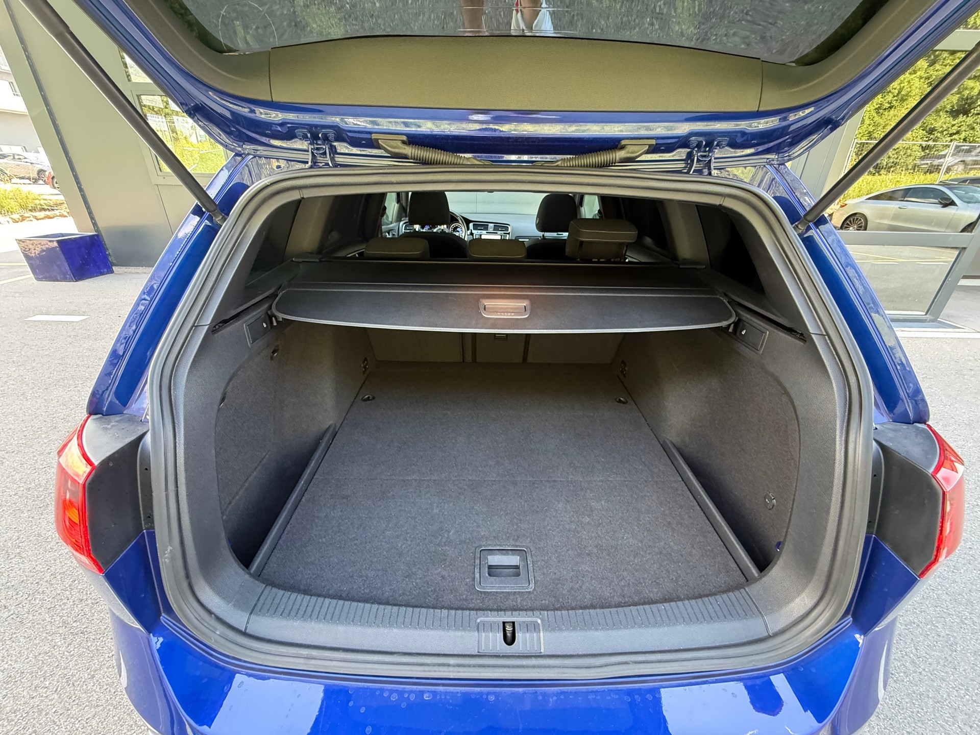 VW Golf Variant 2.0 TSI R 4 Motion DSG-image-15