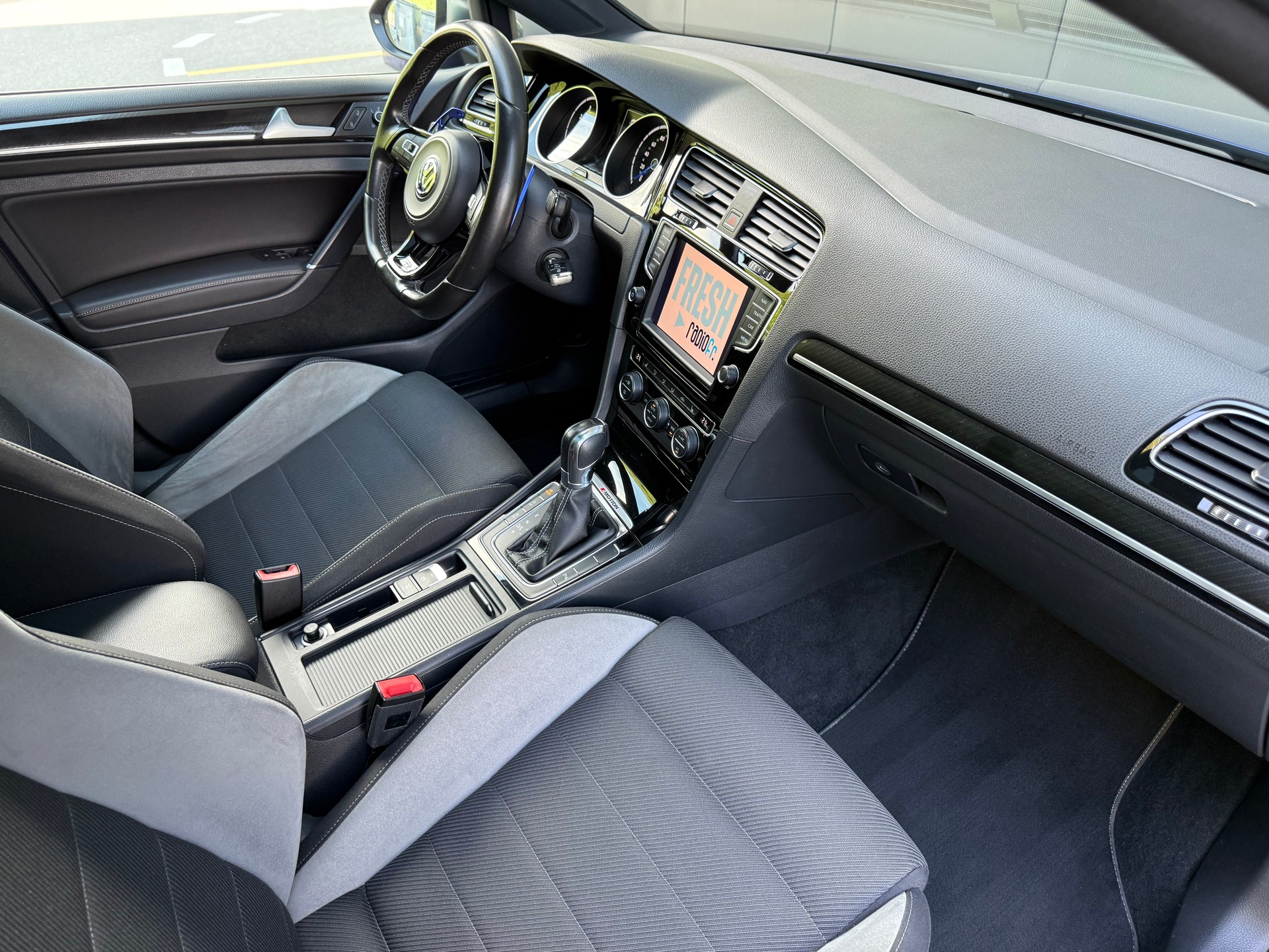 VW Golf Variant 2.0 TSI R 4 Motion DSG-image-17