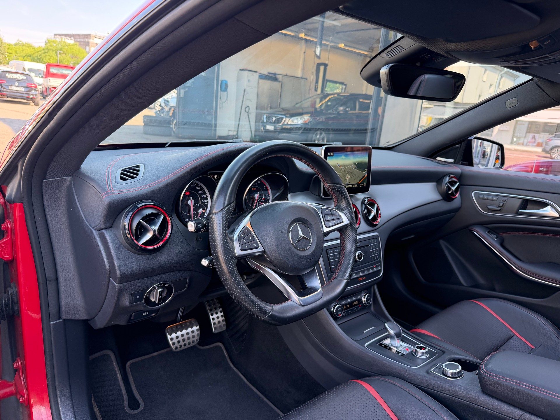 MERCEDES-BENZ CLA Shooting Brake 45 AMG 4Matic Speedshift-image-14