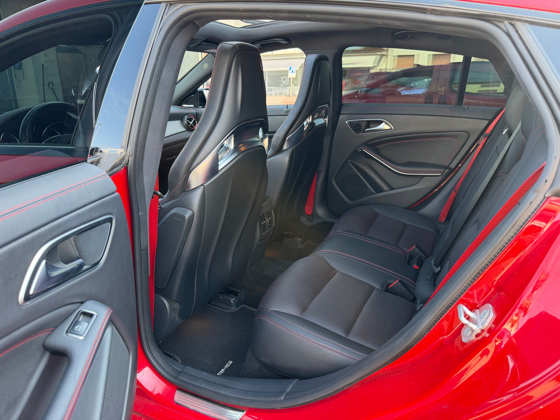 MERCEDES-BENZ CLA Shooting Brake 45 AMG 4Matic Speedshift-image-10
