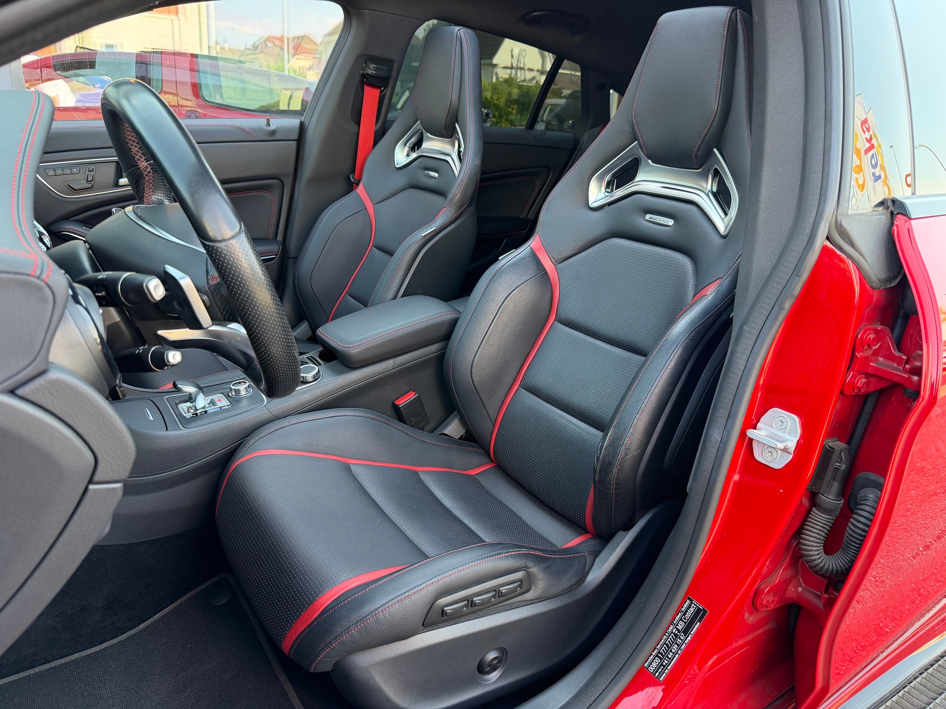 MERCEDES-BENZ CLA Shooting Brake 45 AMG 4Matic Speedshift-image-12