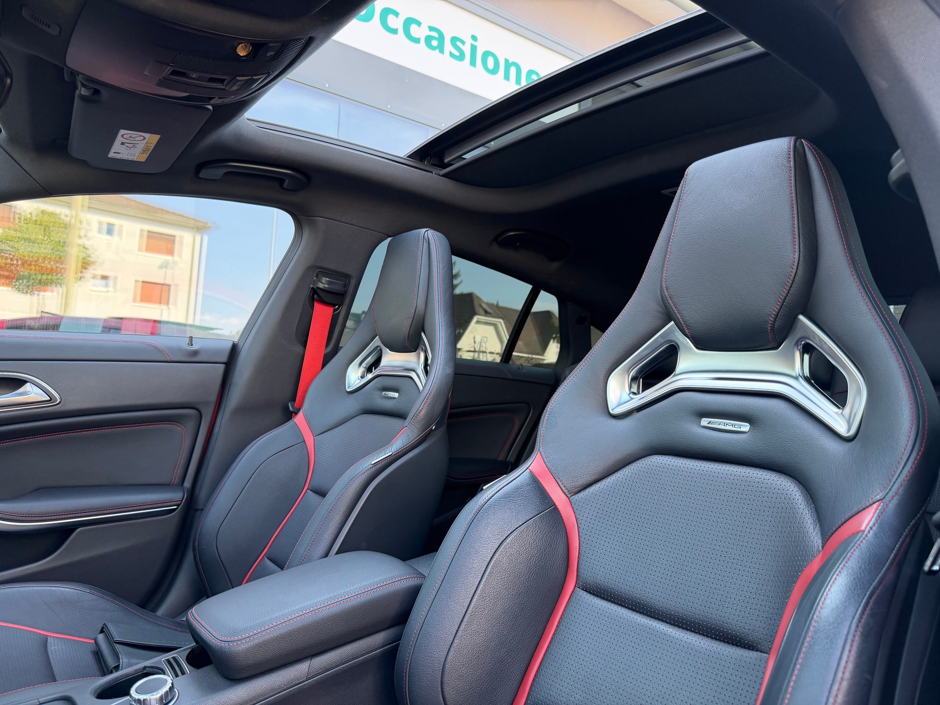MERCEDES-BENZ CLA Shooting Brake 45 AMG 4Matic Speedshift-image-13