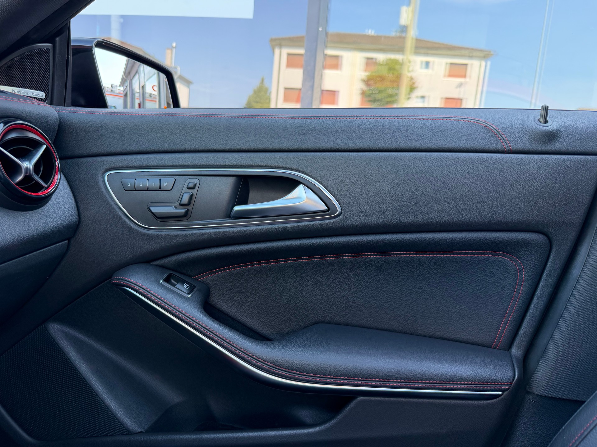 MERCEDES-BENZ CLA Shooting Brake 45 AMG 4Matic Speedshift-image-15