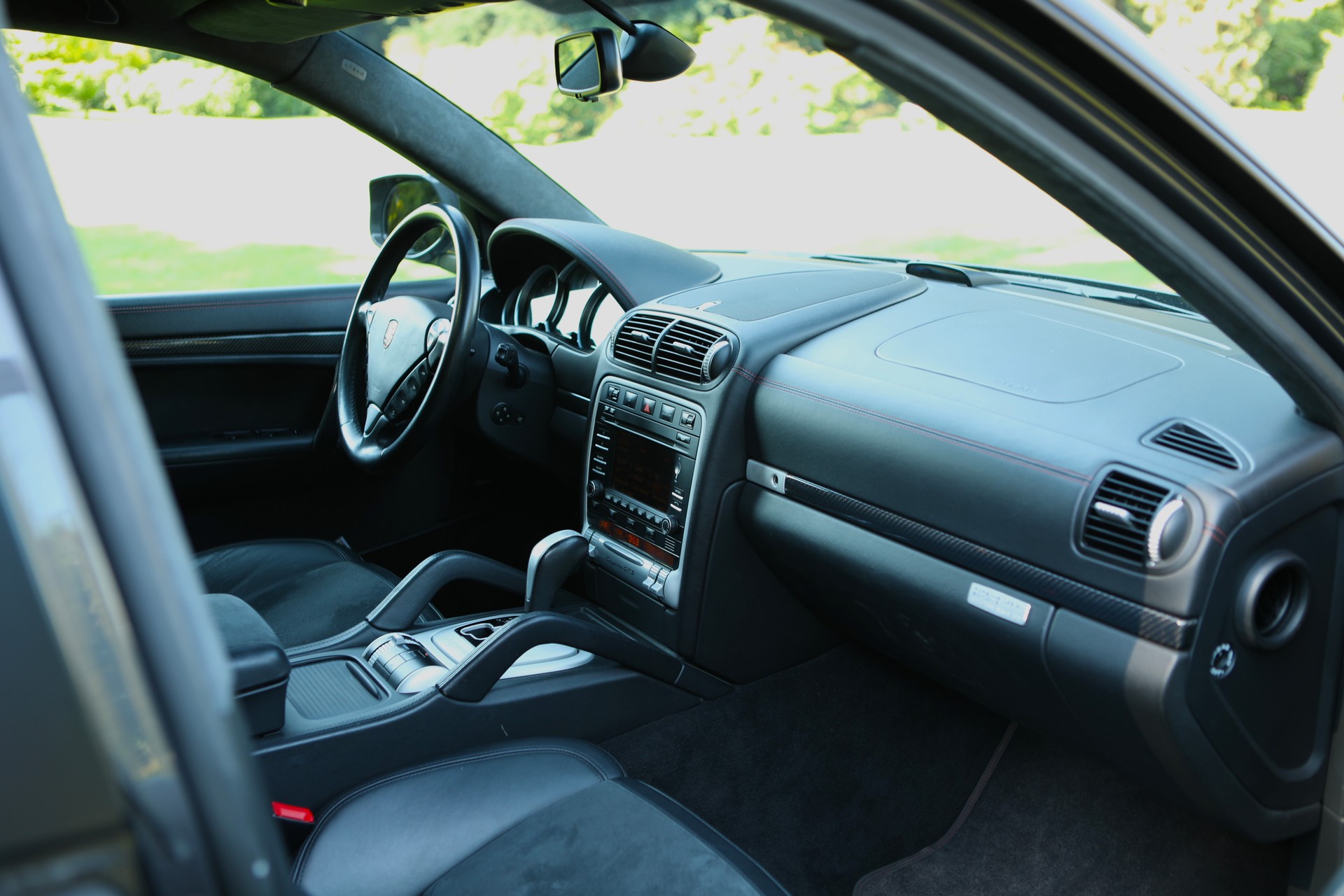 PORSCHE Cayenne GTS Tiptronic Porsche Design limited edition ( 70 / 1000 )3-image-10