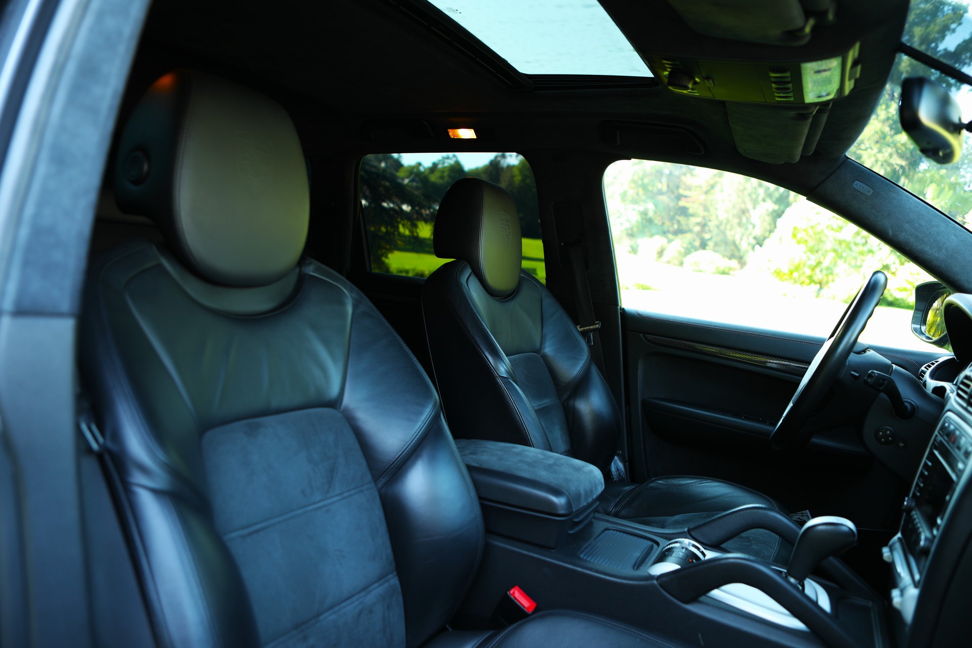 PORSCHE Cayenne GTS Tiptronic Porsche Design limited edition ( 70 / 1000 )3-image-11