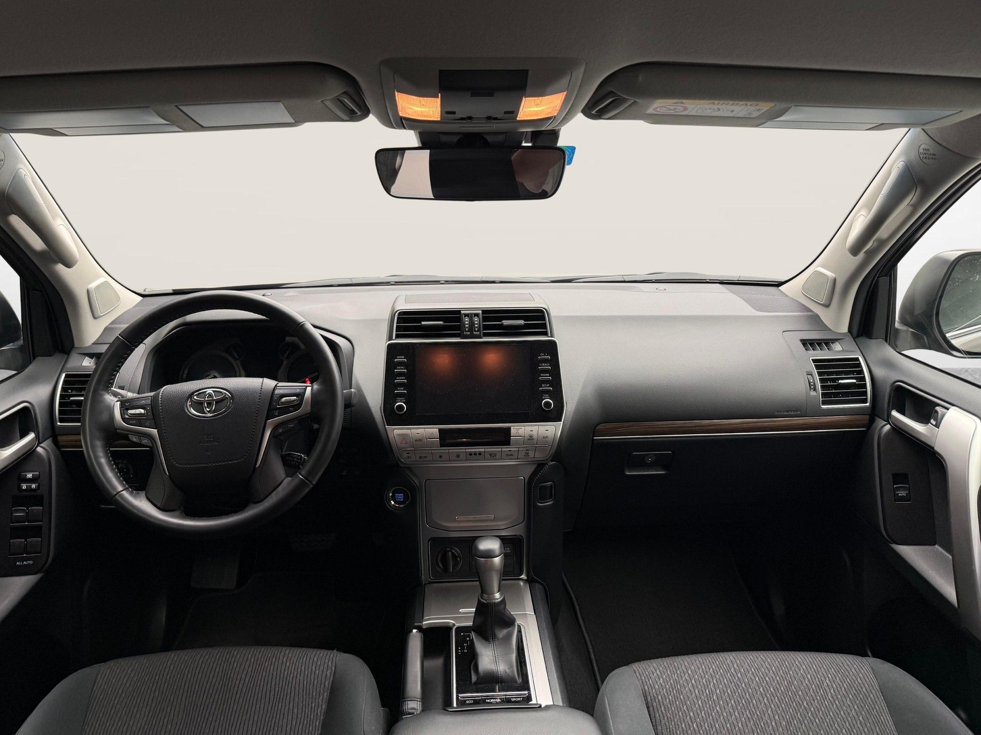 TOYOTA Land Cruiser 2.8 D 204 Style-image-8