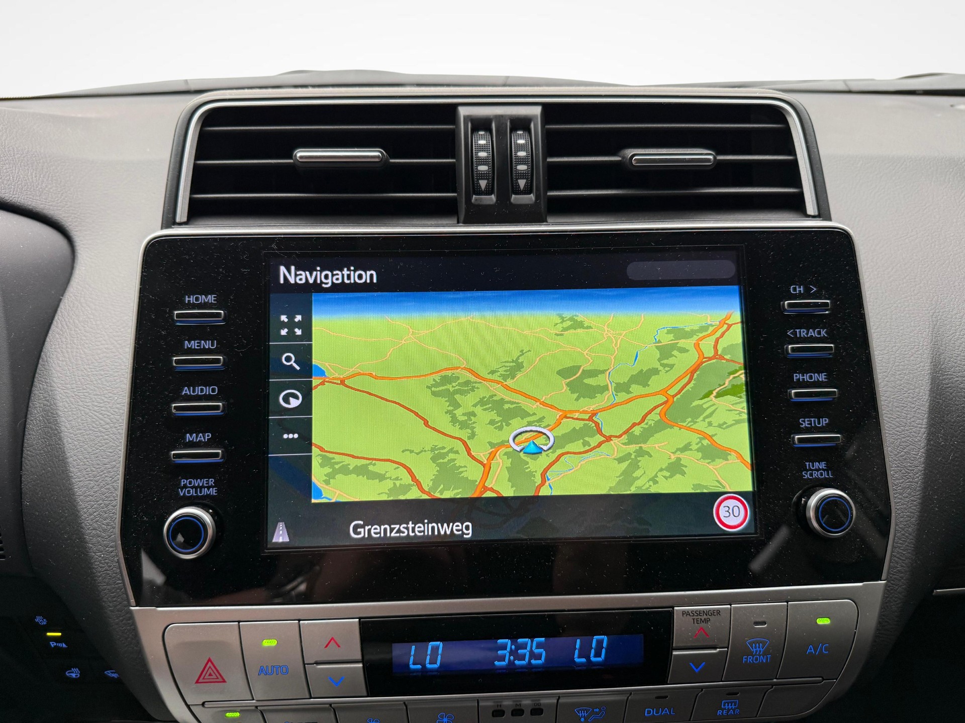 TOYOTA Land Cruiser 2.8 D 204 Style-image-13