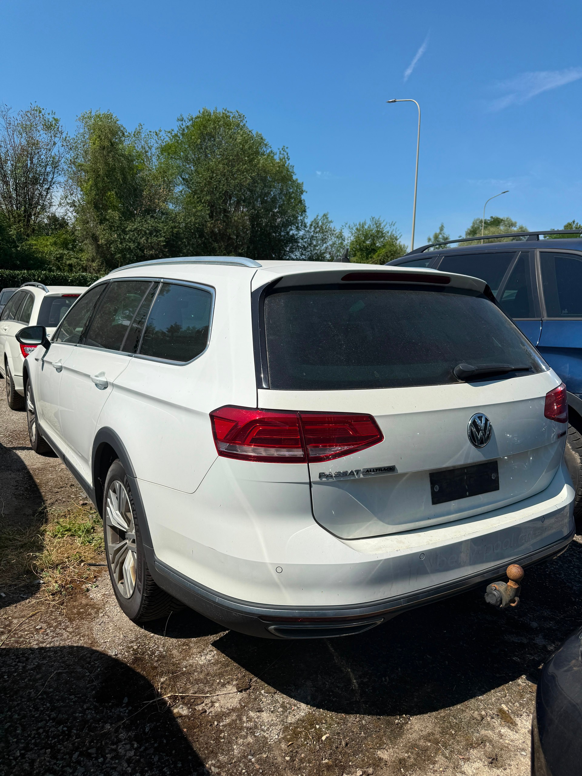 VW Passat Alltrack 2.0 TDI BMT 4Motion DSG-image-2