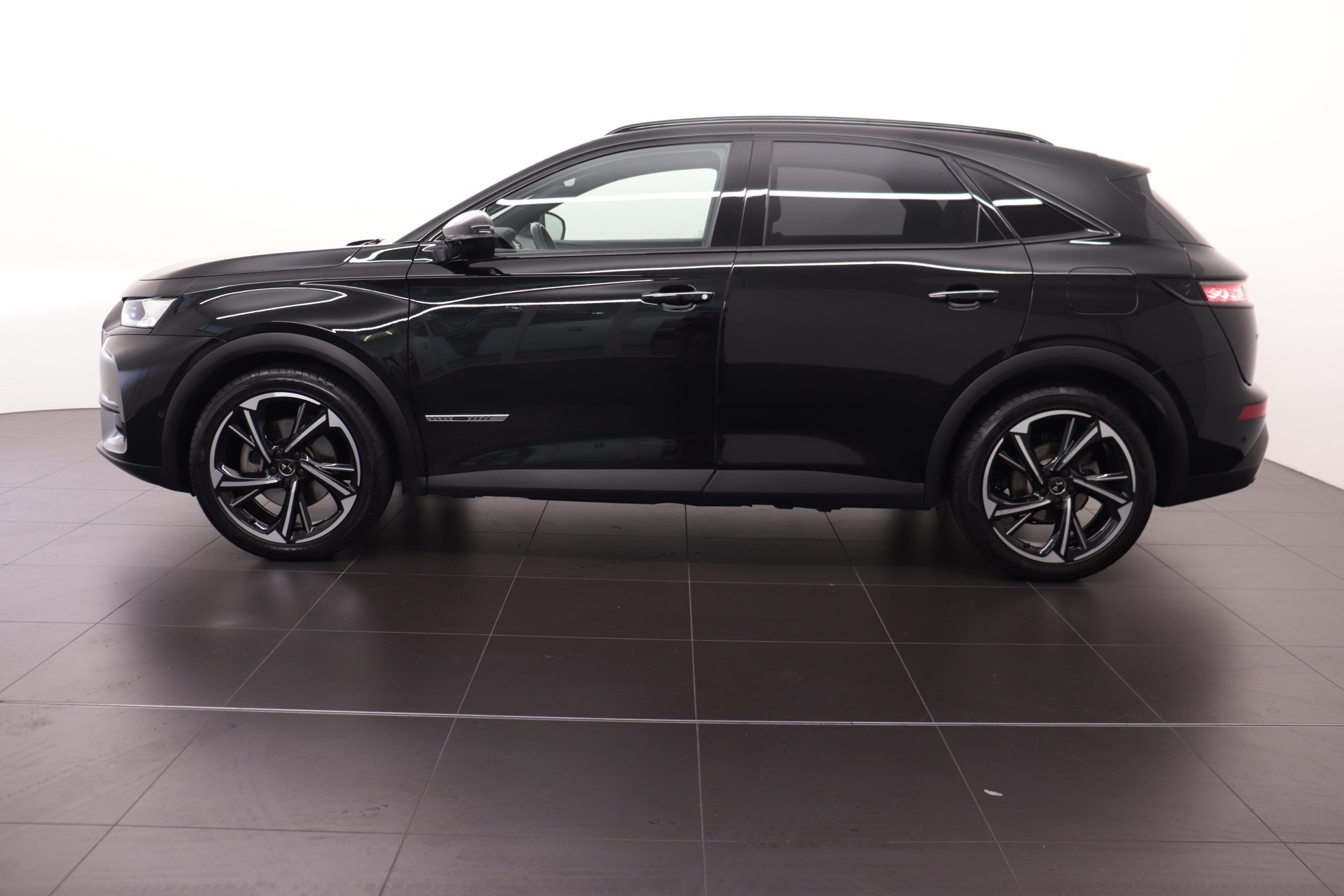 DS AUTOMOBILES 7 Crossback 1.6 E-Tense Louvre 4x4-image-3