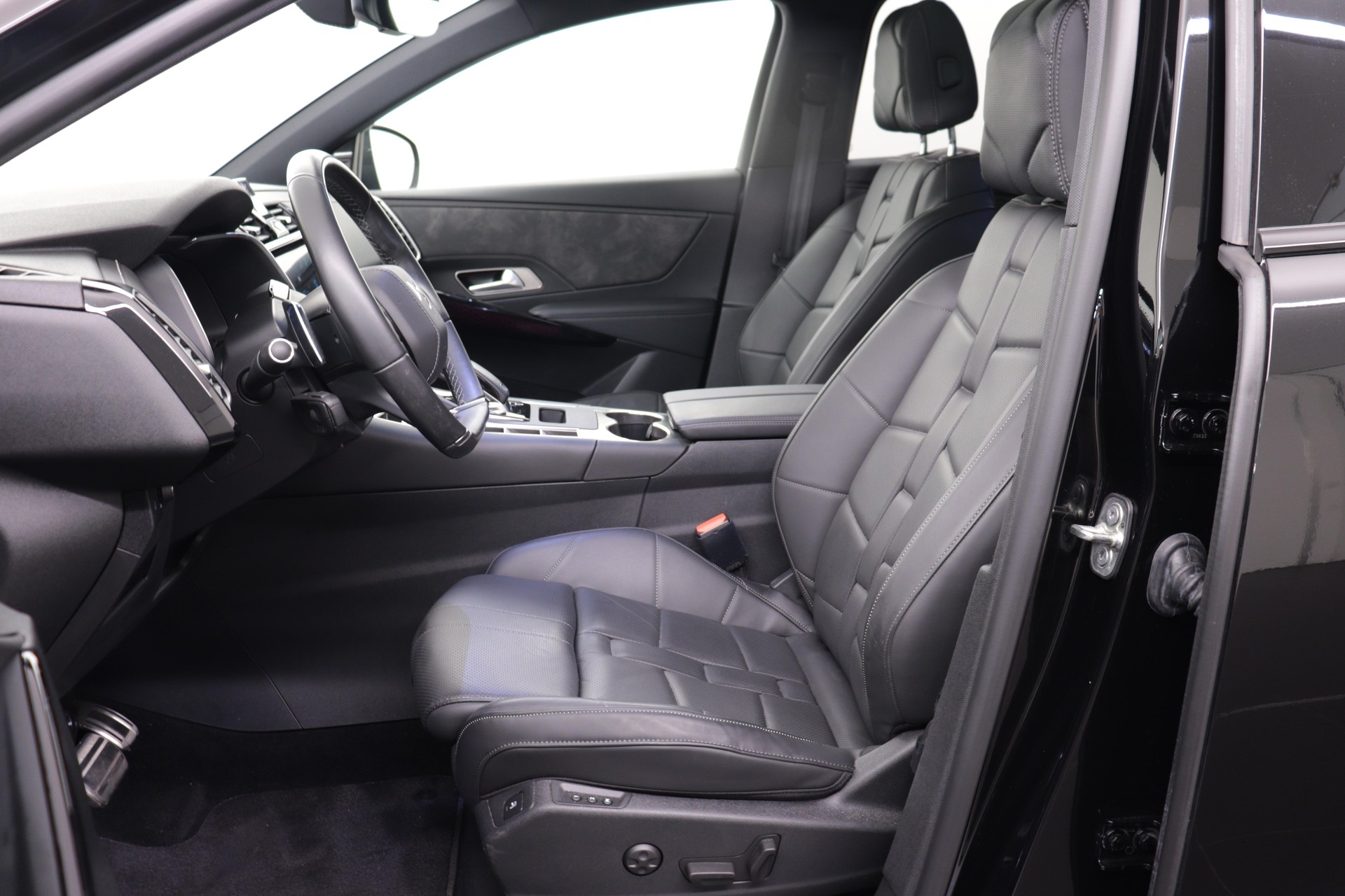 DS AUTOMOBILES 7 Crossback 1.6 E-Tense Louvre 4x4-image-2