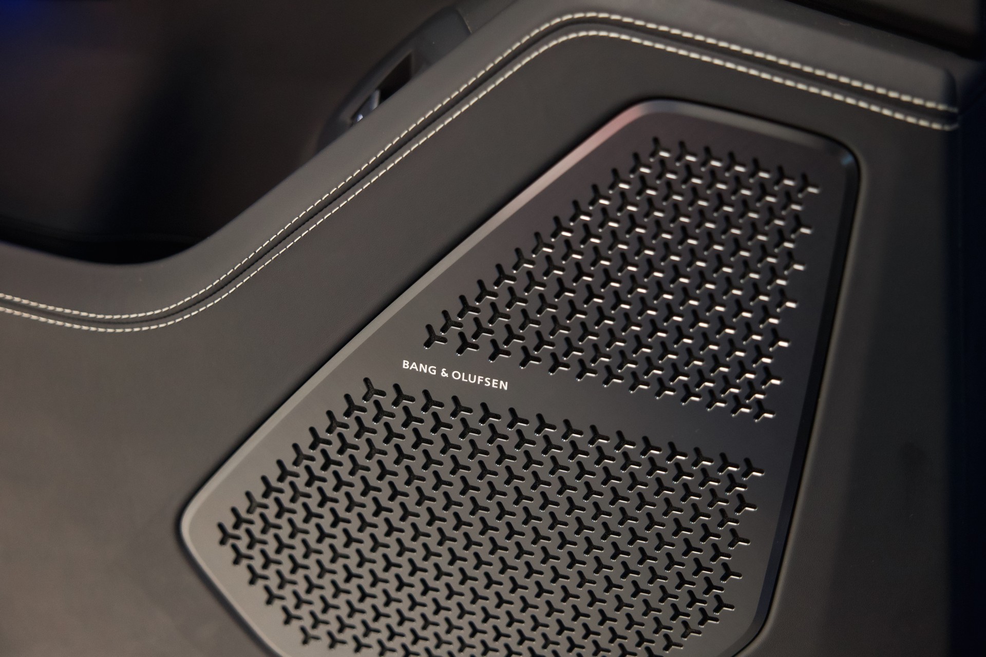 LAMBORGHINI Urus S E-Gear-image-28