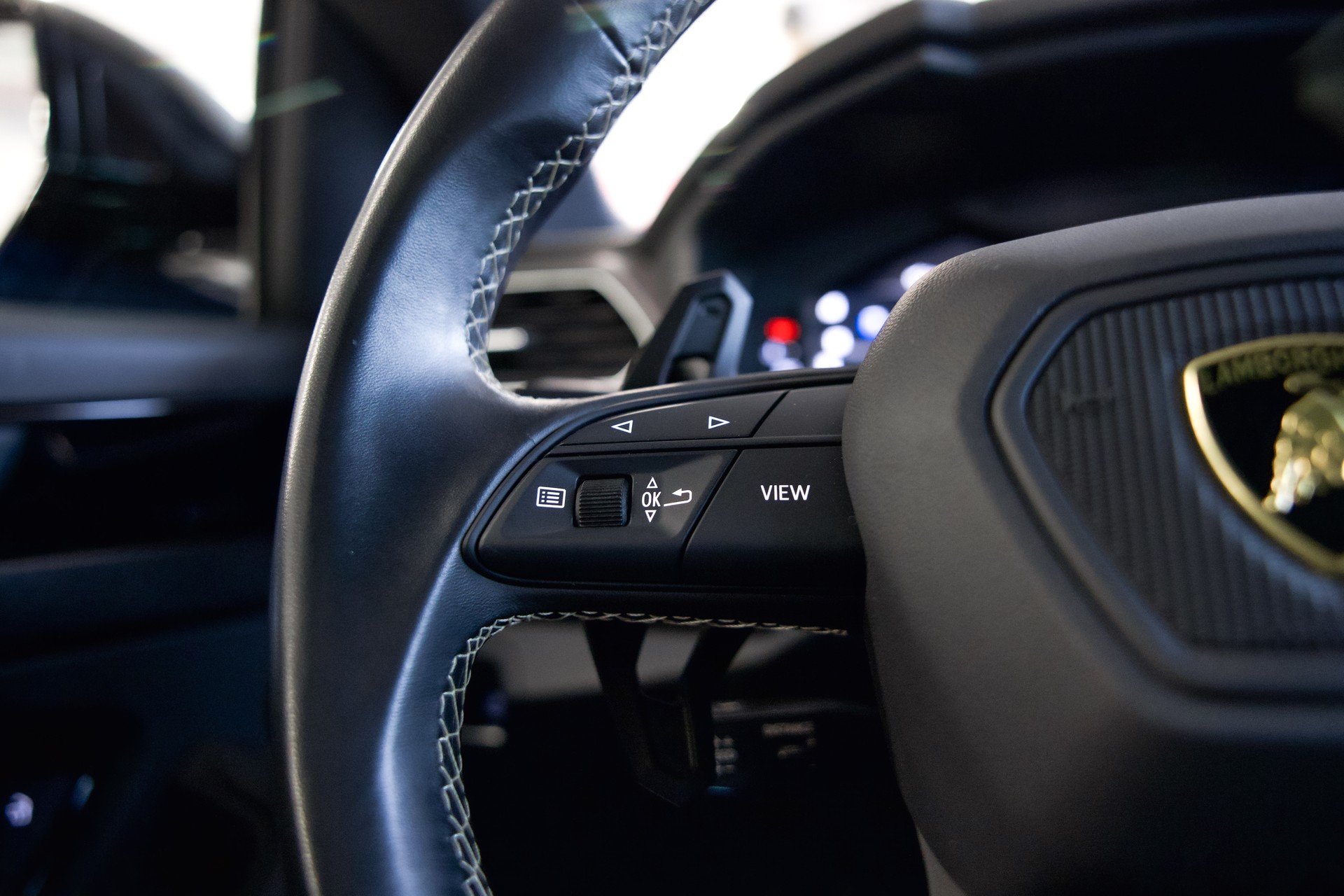LAMBORGHINI Urus S E-Gear-image-32