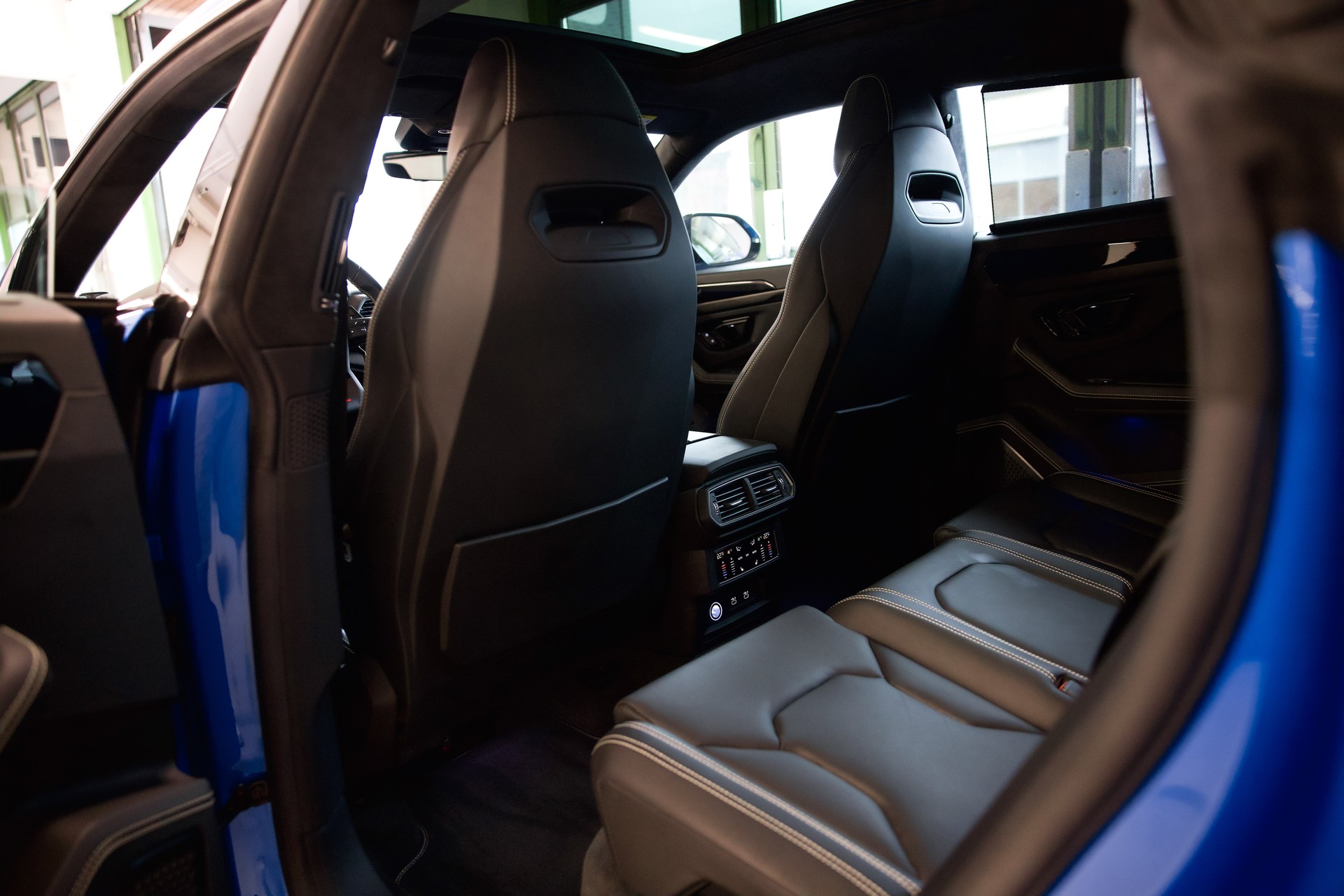 LAMBORGHINI Urus S E-Gear-image-23