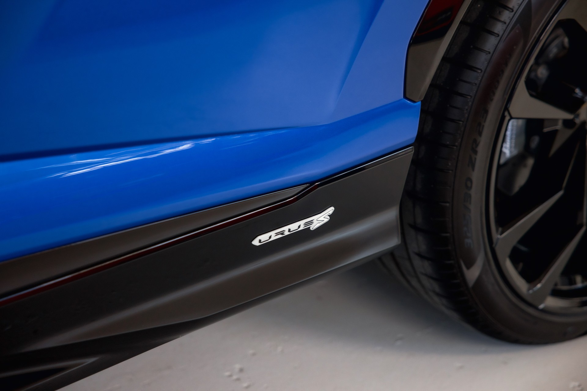 LAMBORGHINI Urus S E-Gear-image-16