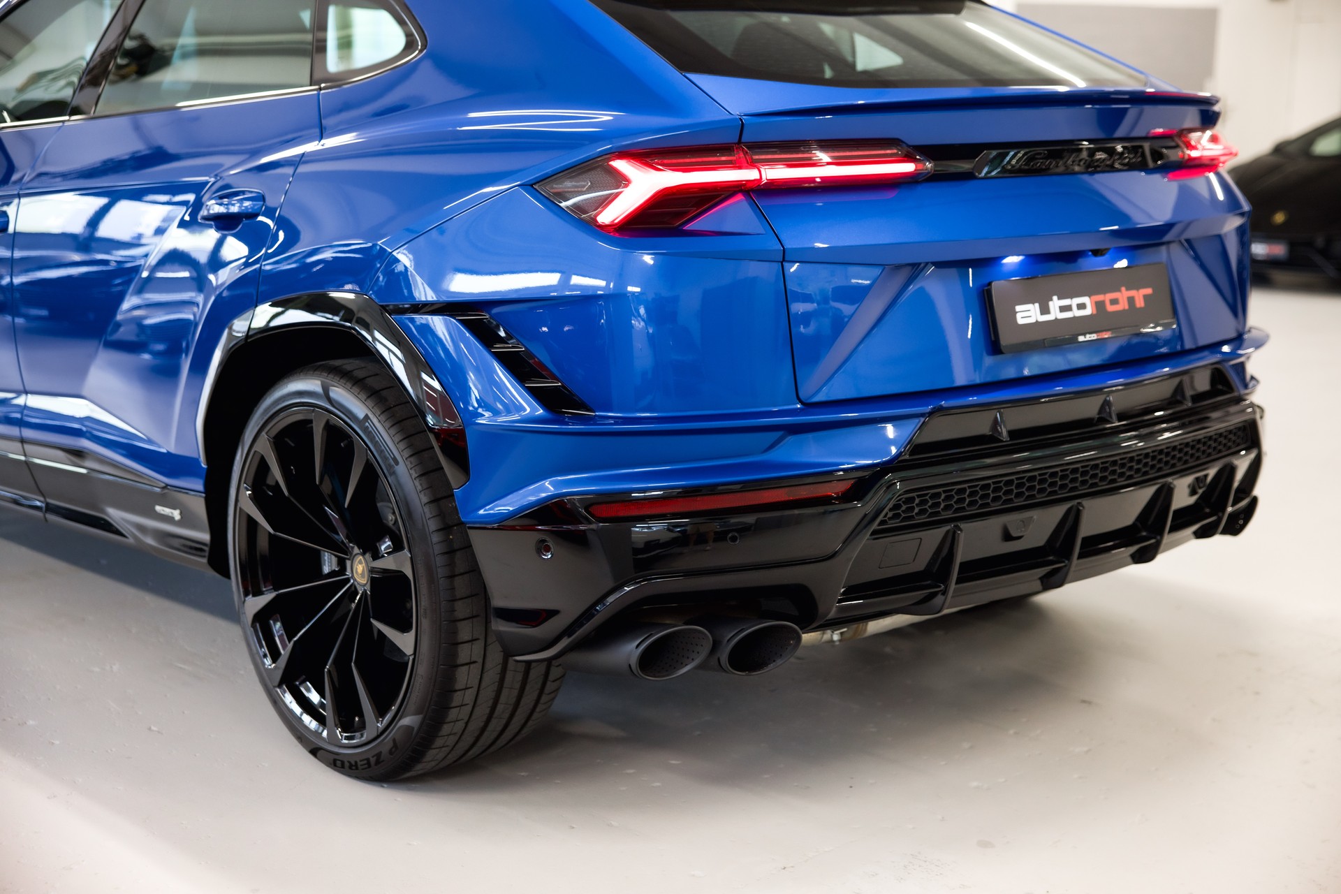 LAMBORGHINI Urus S E-Gear-image-13