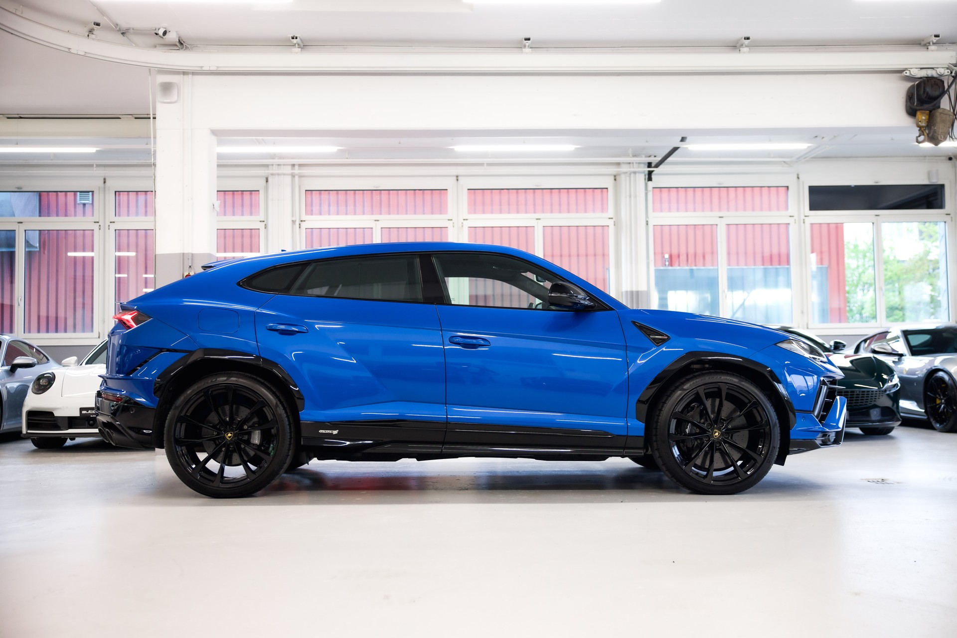 LAMBORGHINI Urus S E-Gear-image-3