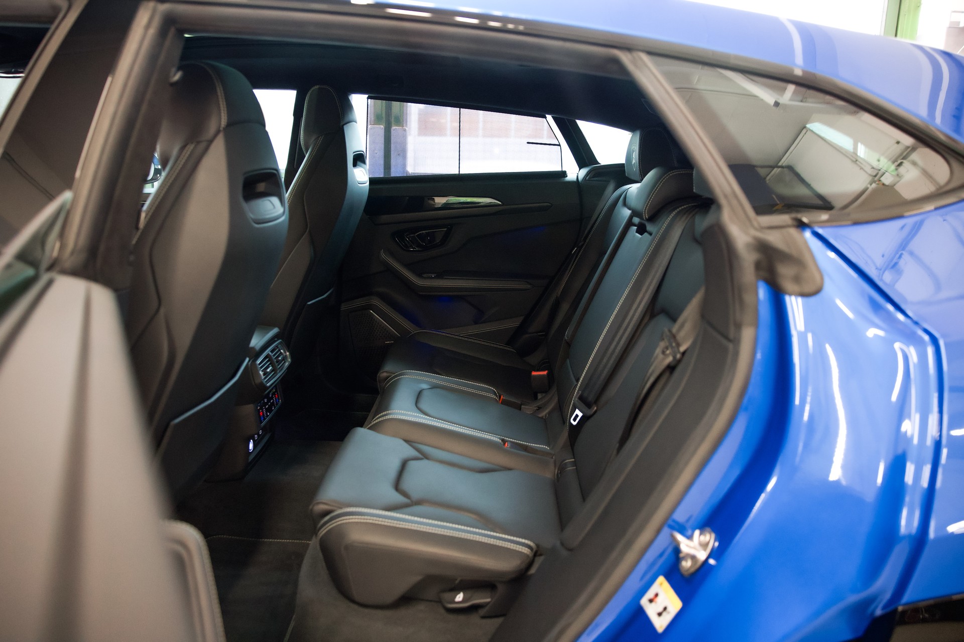 LAMBORGHINI Urus S E-Gear-image-24