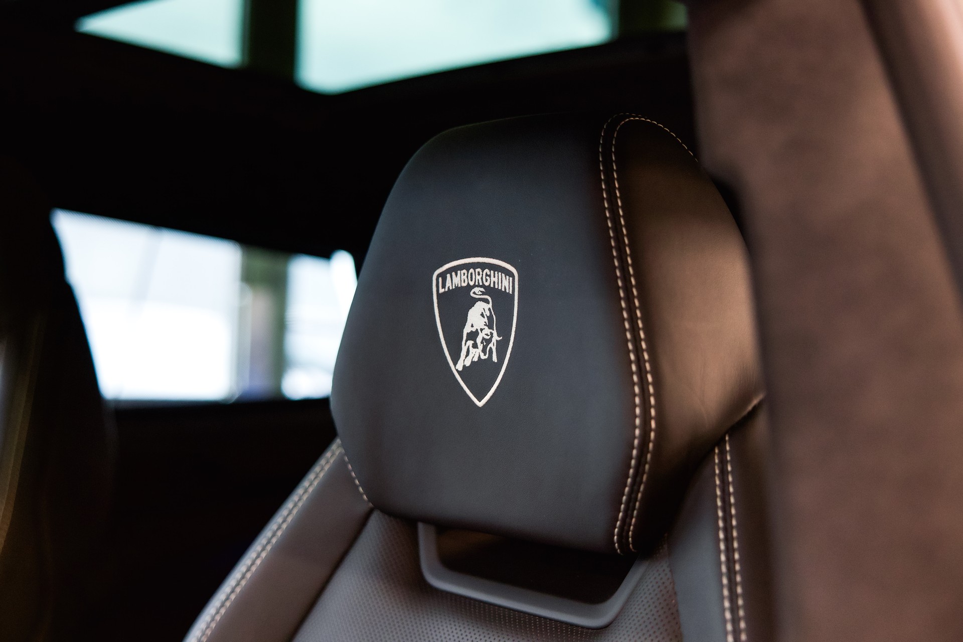 LAMBORGHINI Urus S E-Gear-image-22