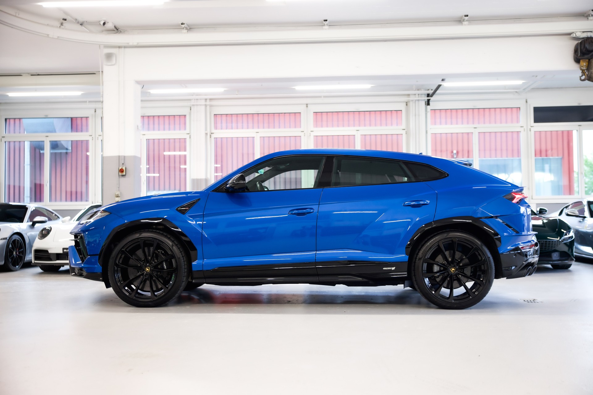 LAMBORGHINI Urus S E-Gear-image-4