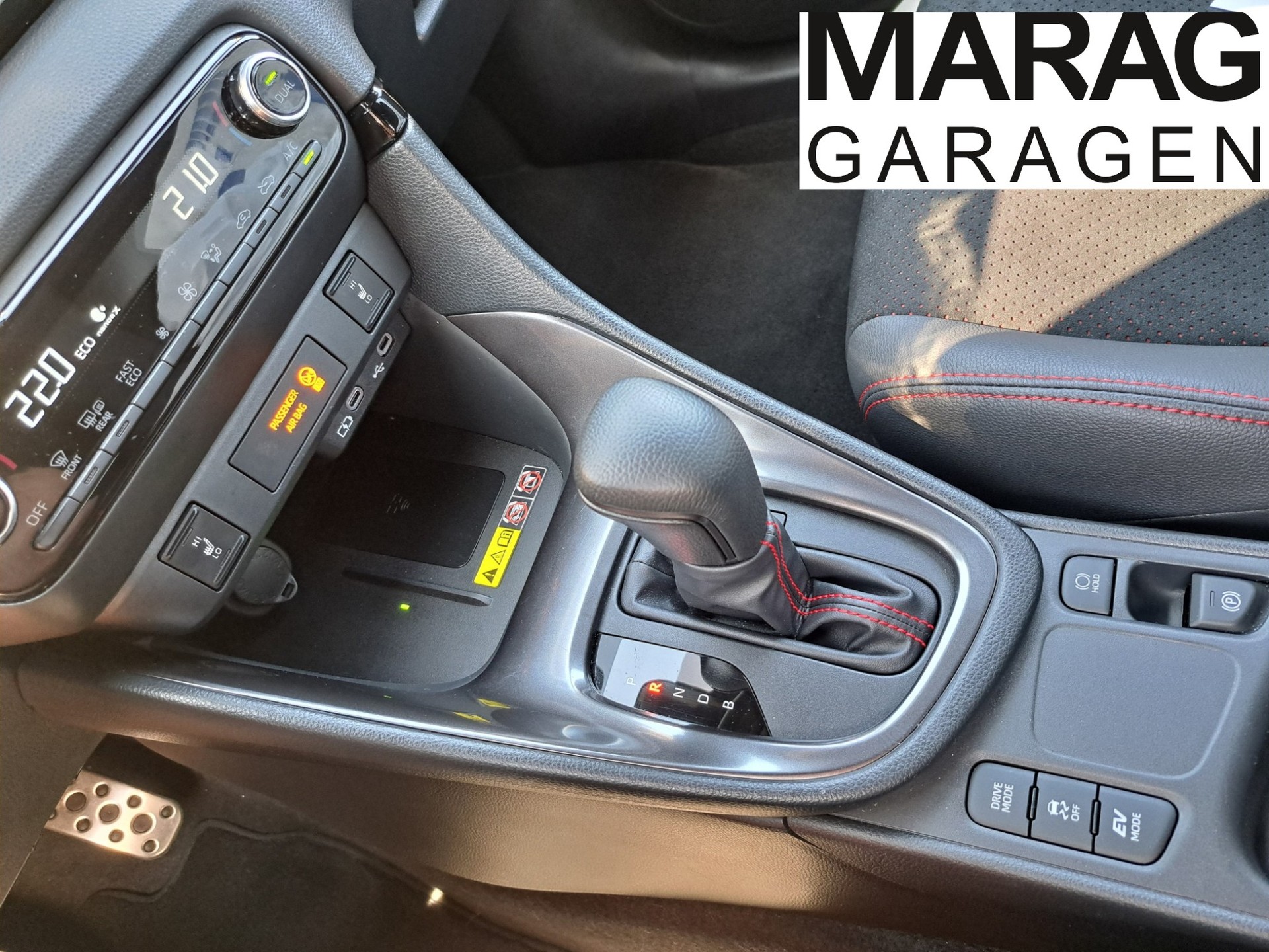 TOYOTA Yaris Cross 1.5 GR Sport e-CVT-image-12