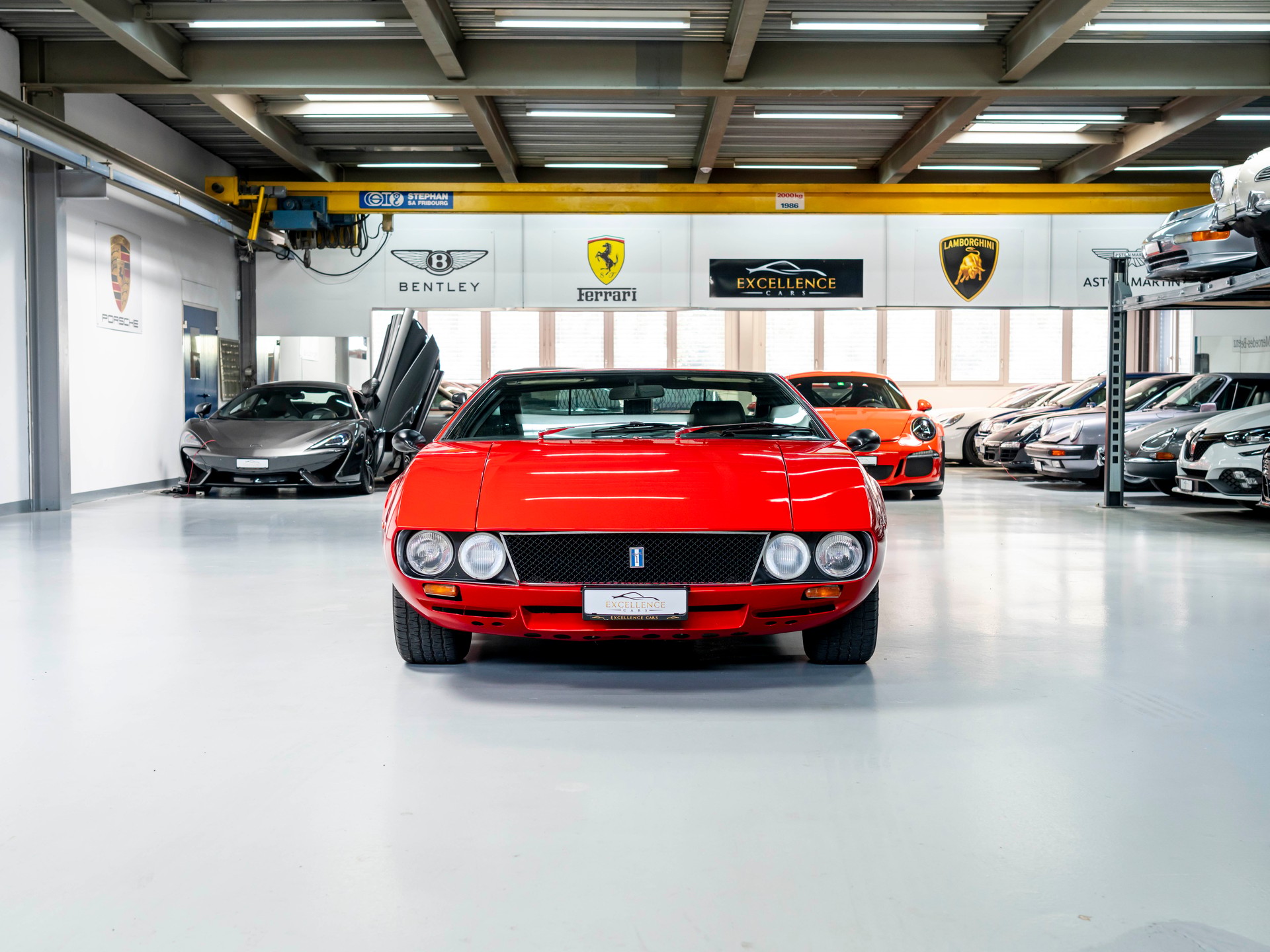 DE TOMASO Mangusta-showroom-element-1