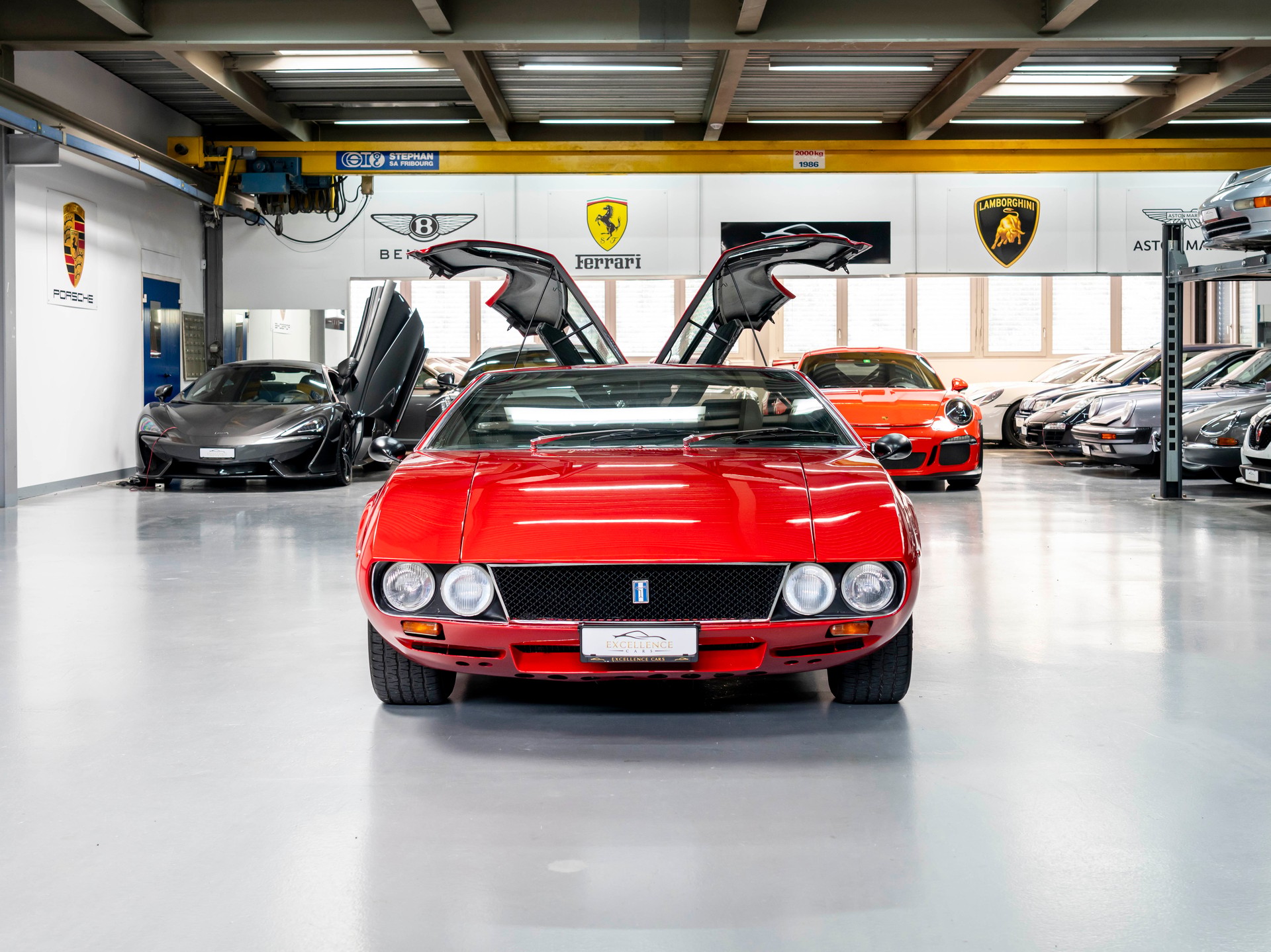 DE TOMASO Mangusta-showroom-element-2