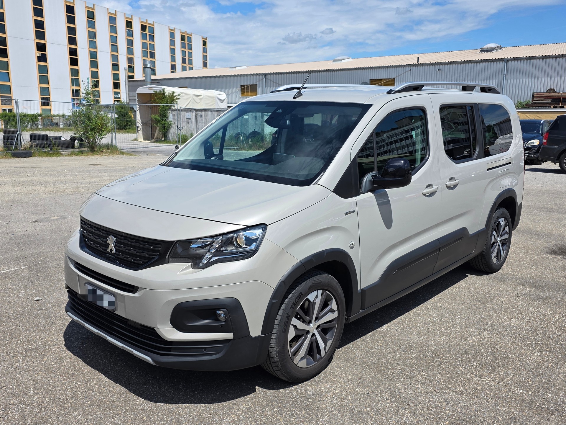 PEUGEOT 1.2 PureTech GT Line-image-0