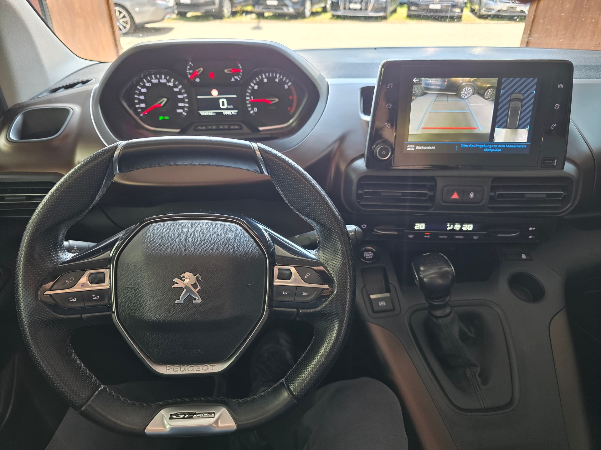 PEUGEOT 1.2 PureTech GT Line-image-4