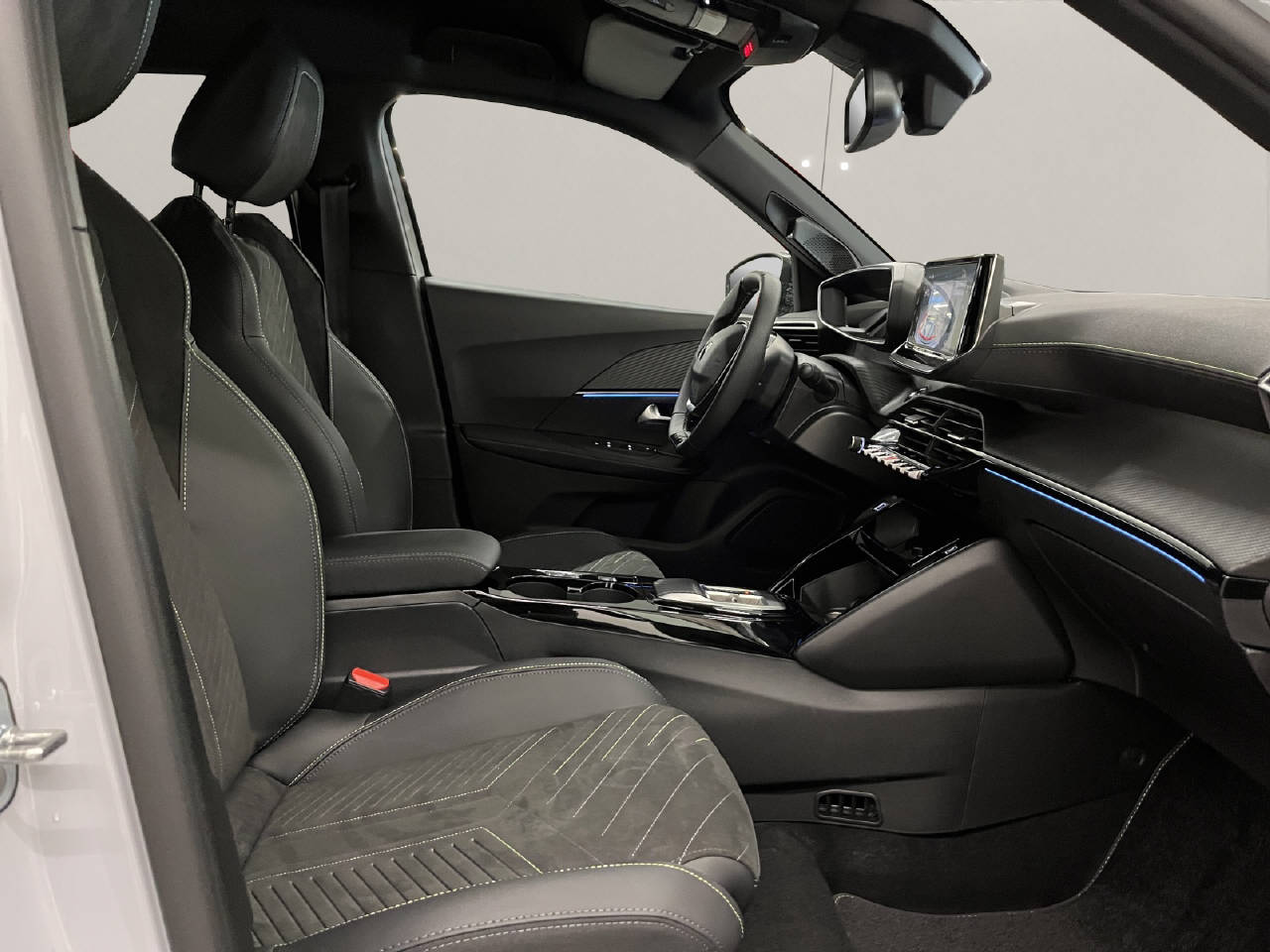 PEUGEOT 2008 e-GT-image-10