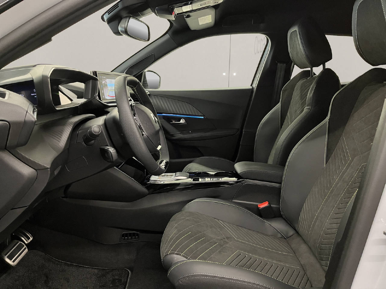 PEUGEOT 2008 e-GT-image-4