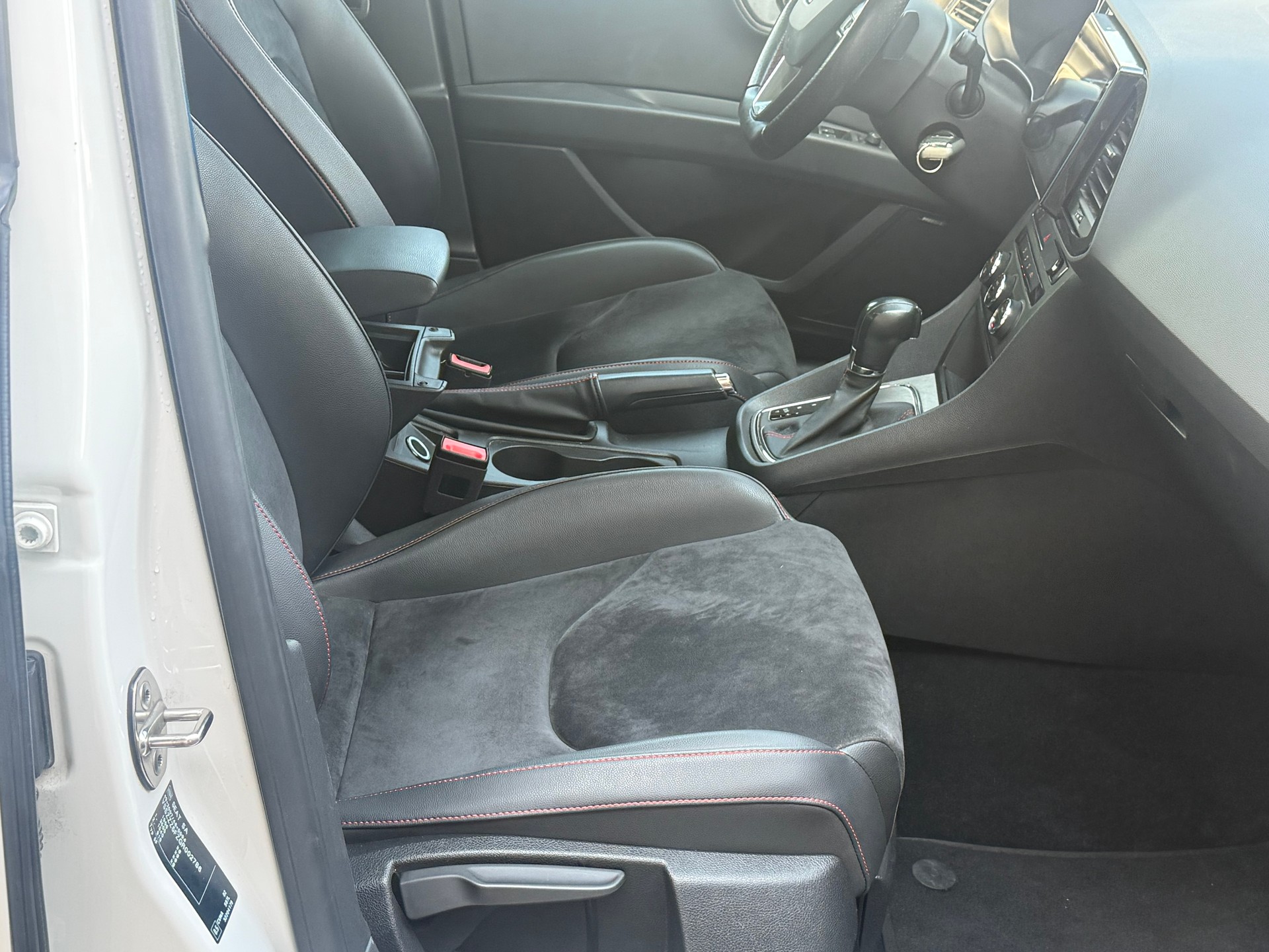 SEAT Leon 2.0 TDI FR DSG-image-4