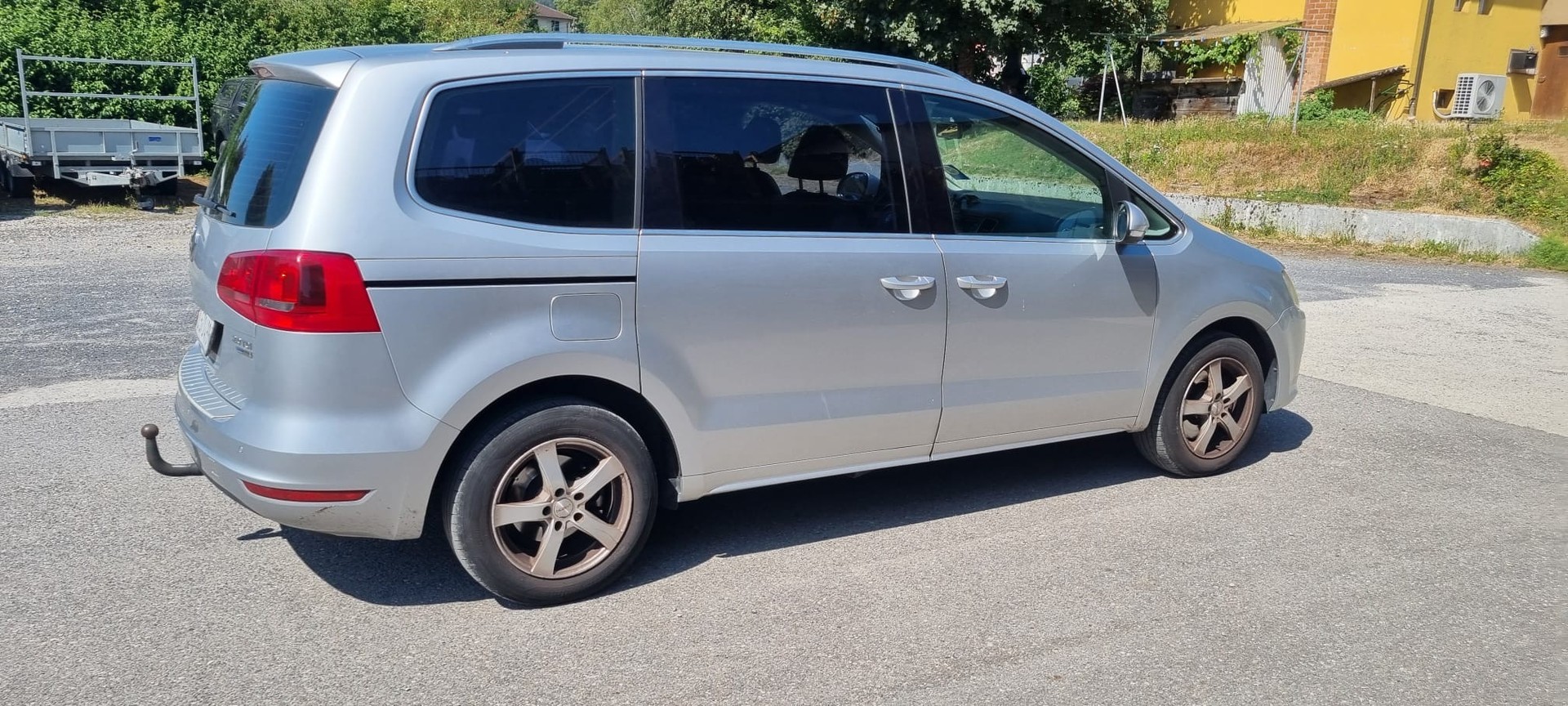 VW Sharan 2.0 TDI BlueMotion Technology Trendline DSG-image-3
