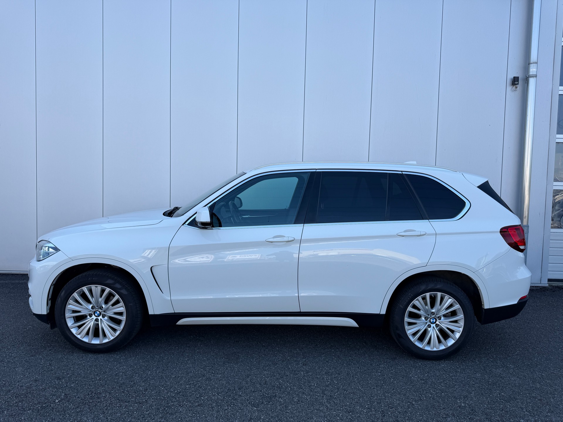 BMW X5 xDrive 30d Steptronic / 7 PLÄTZER-image-6