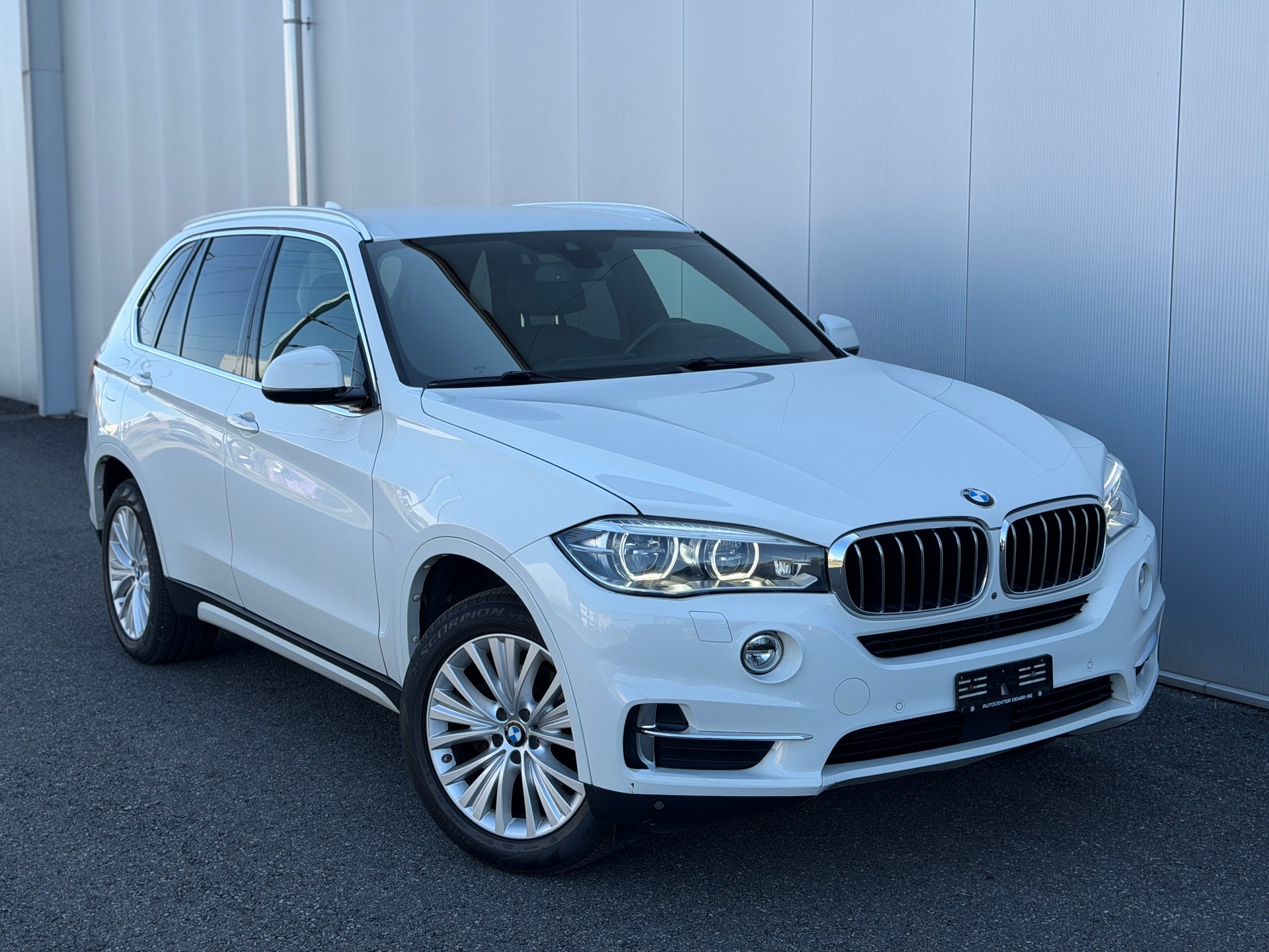 BMW X5 xDrive 30d Steptronic / 7 PLÄTZER-image-0