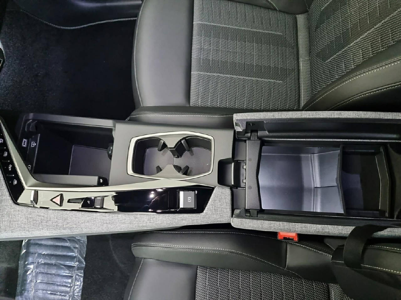 PEUGEOT 3008 1.2 Hybrid GT 145PS-image-11