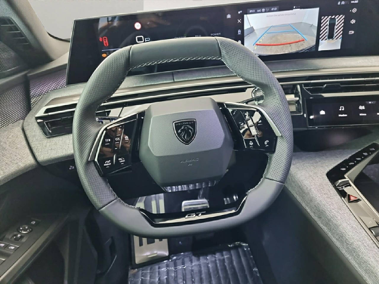 PEUGEOT 3008 1.2 Hybrid GT 145PS-image-8