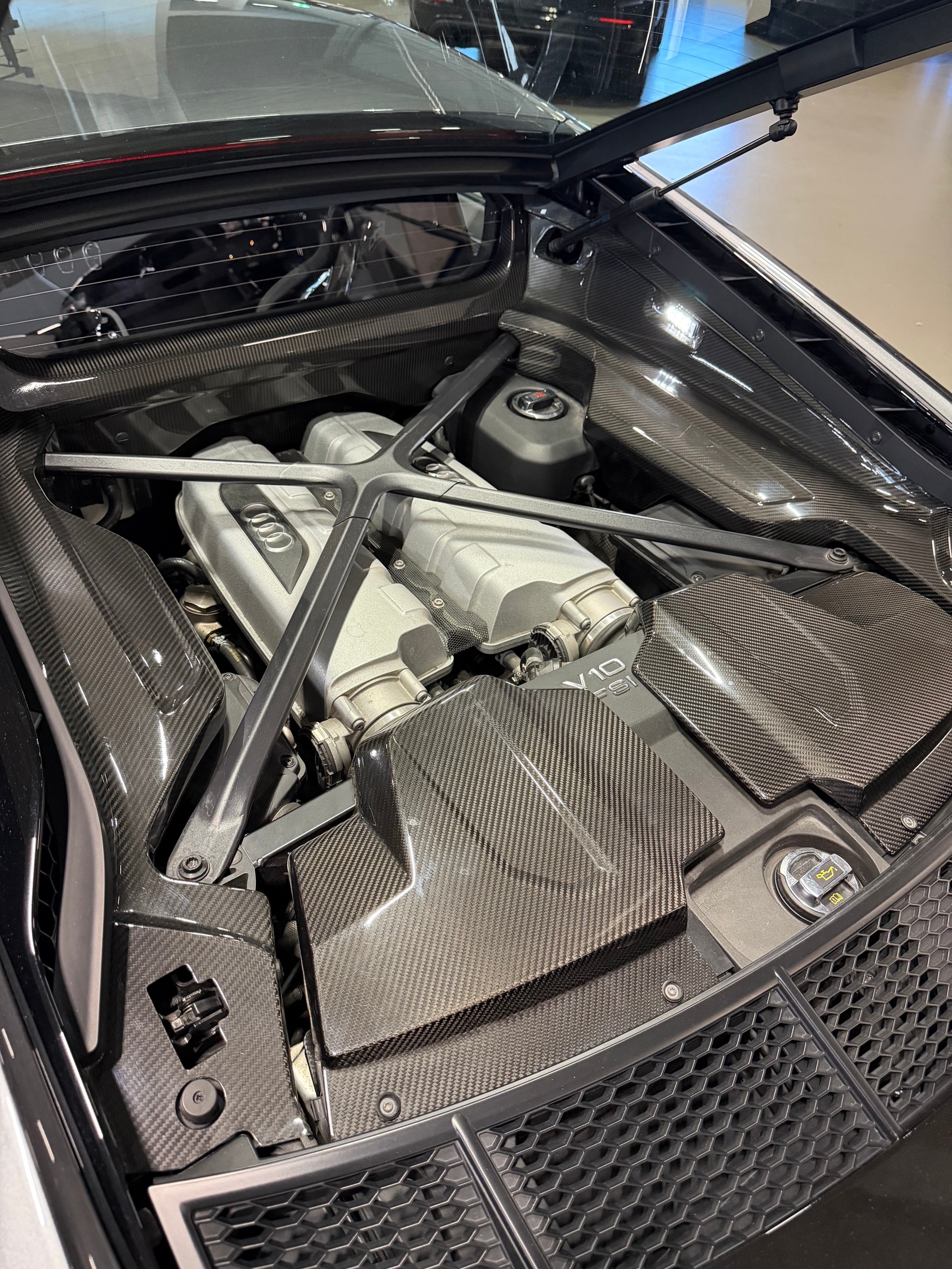 AUDI R8 Coupé performance S-Tronic *track upgrade*-image-7