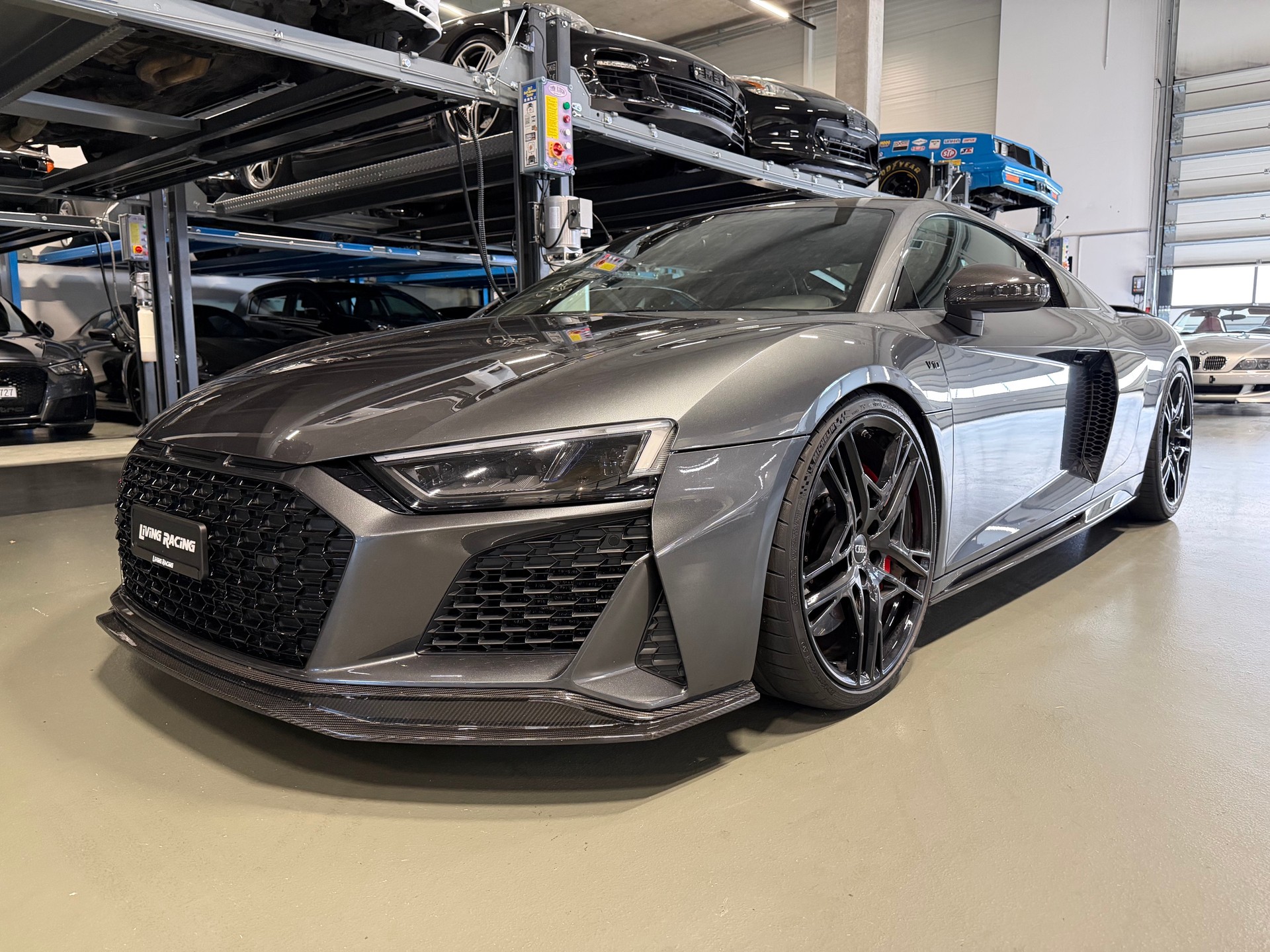AUDI R8 Coupé performance S-Tronic *track upgrade*-image-1