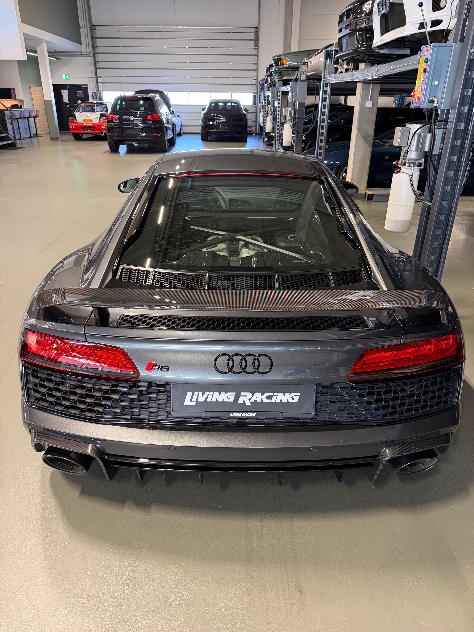 AUDI R8 Coupé performance S-Tronic *track upgrade*-image-3