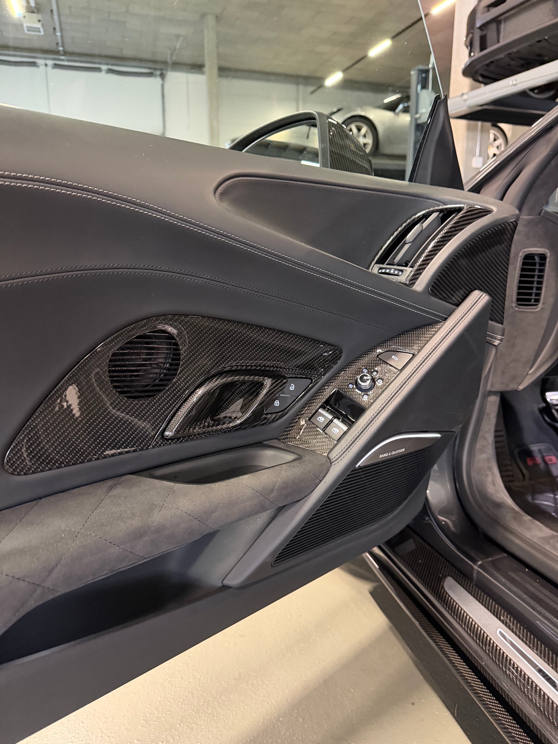 AUDI R8 Coupé performance S-Tronic *track upgrade*-image-14