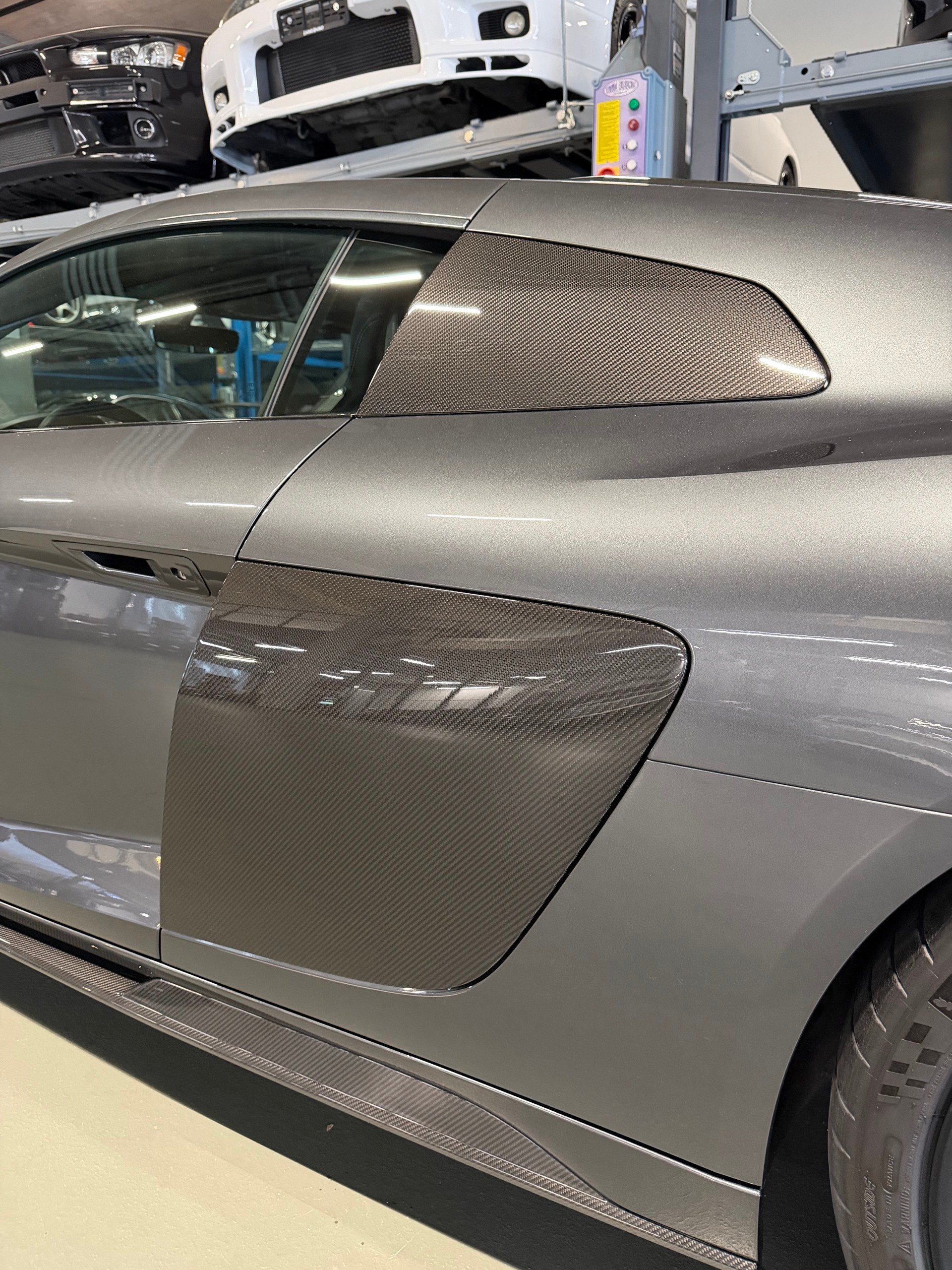 AUDI R8 Coupé performance S-Tronic *track upgrade*-image-5